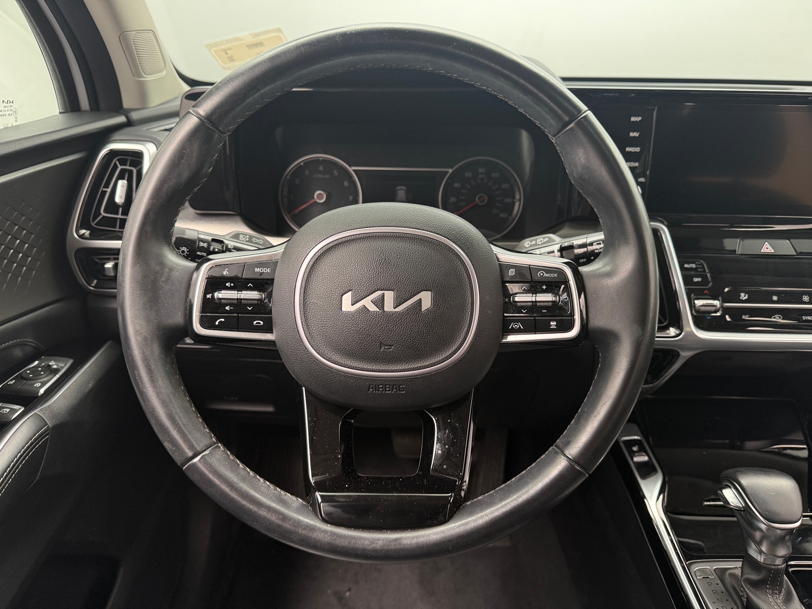 Thumbnail: 2022 Kia Sorento - 4