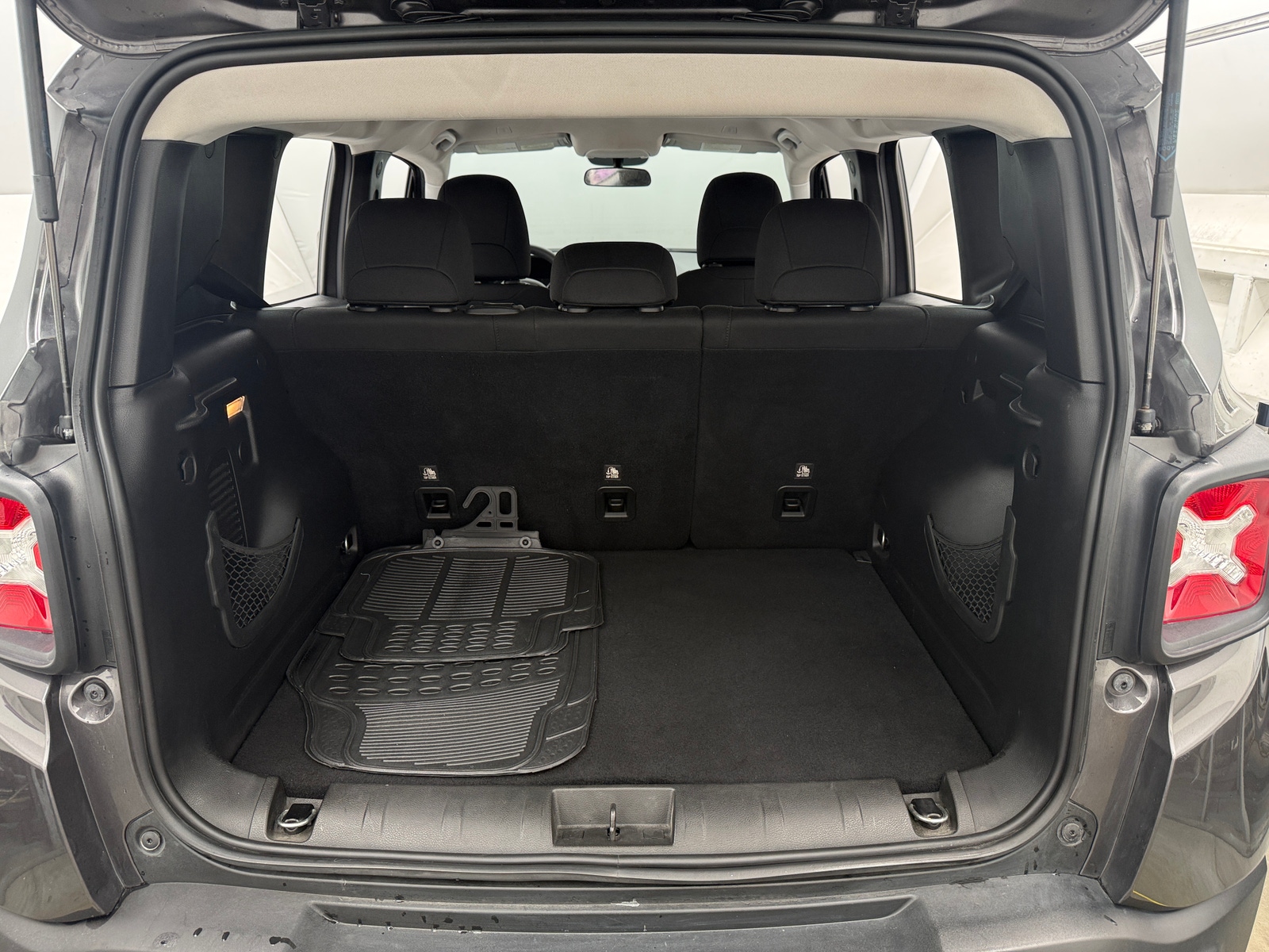 Thumbnail: 2020 Jeep Renegade - 7