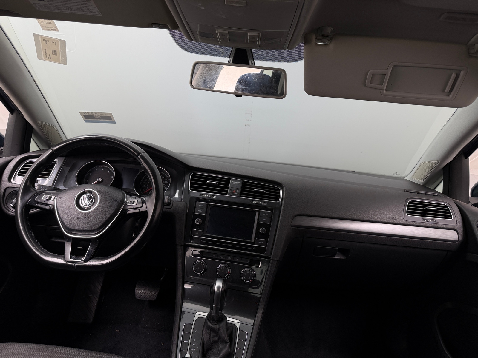 Thumbnail: 2018 Volkswagen Golf - 3