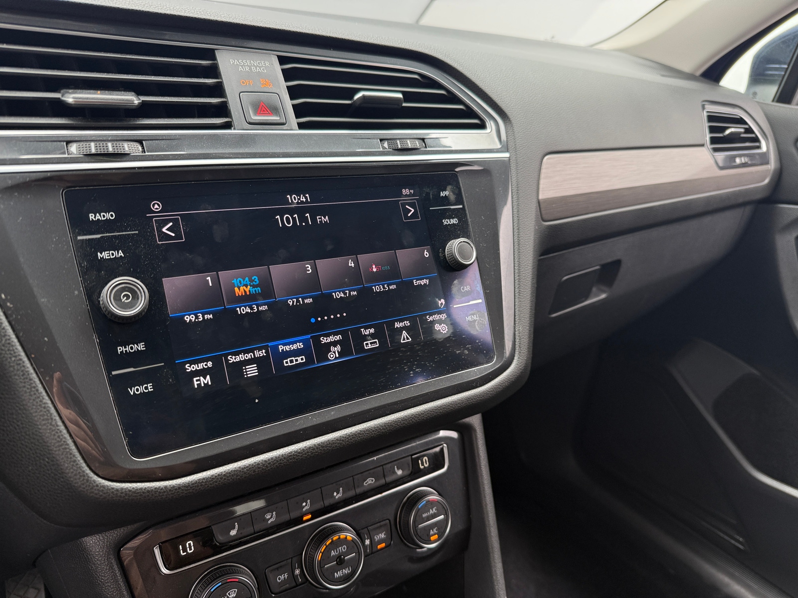 Thumbnail: 2021 Volkswagen Tiguan - 3