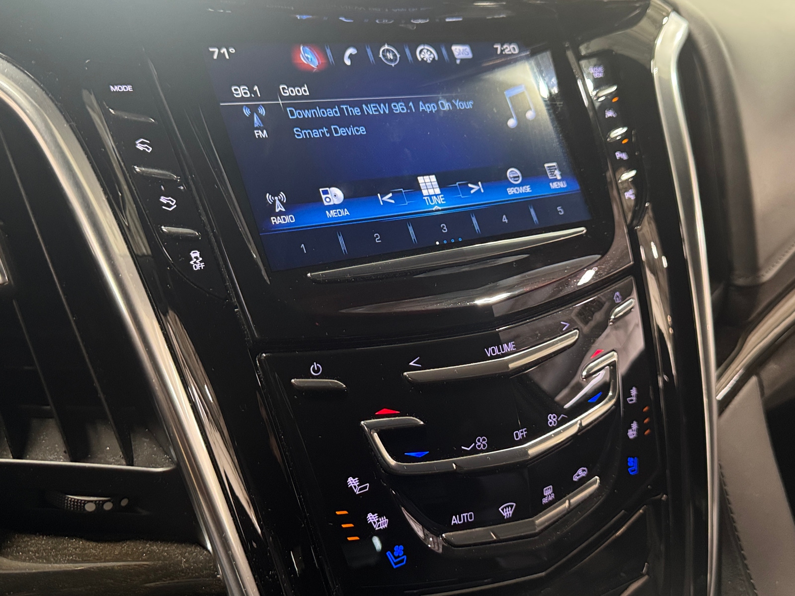 Thumbnail: 2020 Cadillac Escalade - 3
