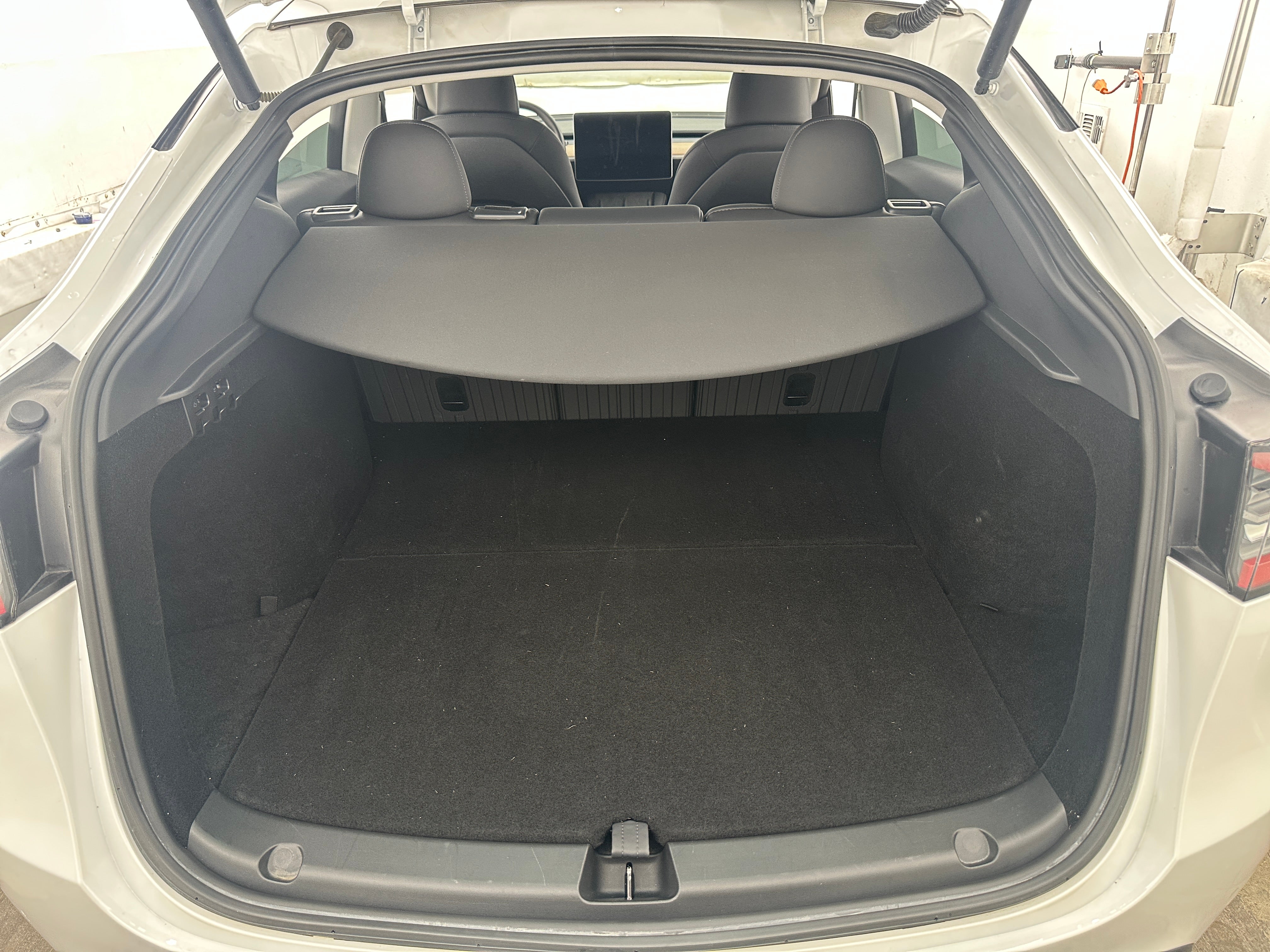 Used 2024 Tesla Model Y Long Range with VIN 7SAYGDEE7RA257293 for sale in Auburn, WA