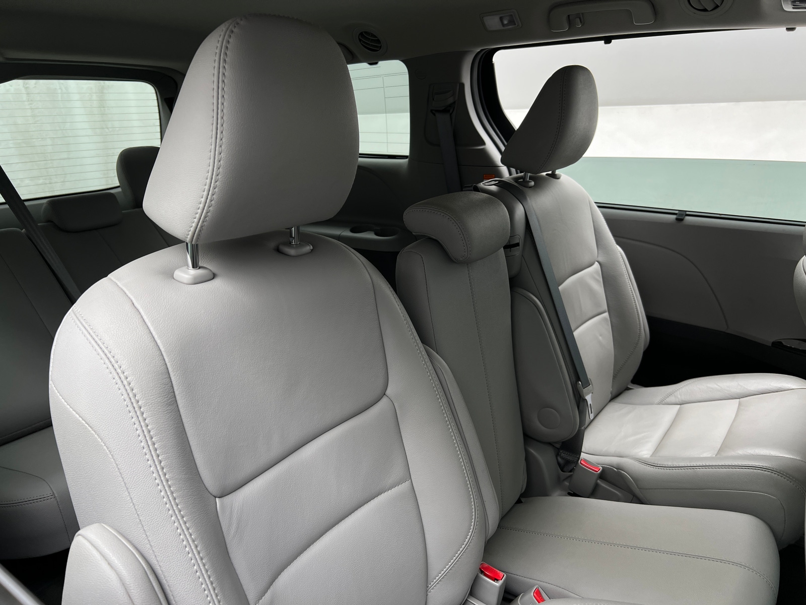 Thumbnail: 2017 Toyota Sienna - 5