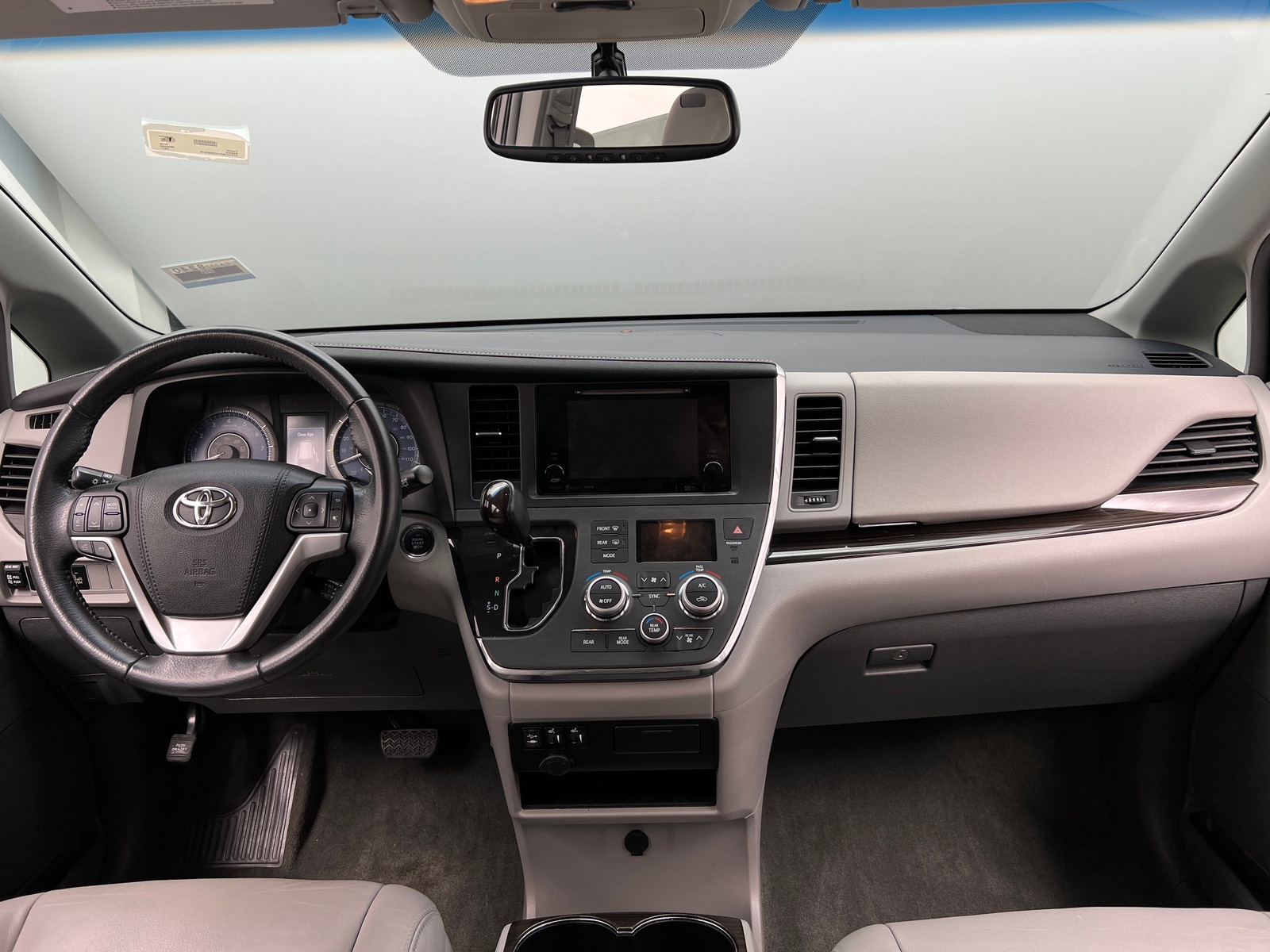 Thumbnail: 2017 Toyota Sienna - 2