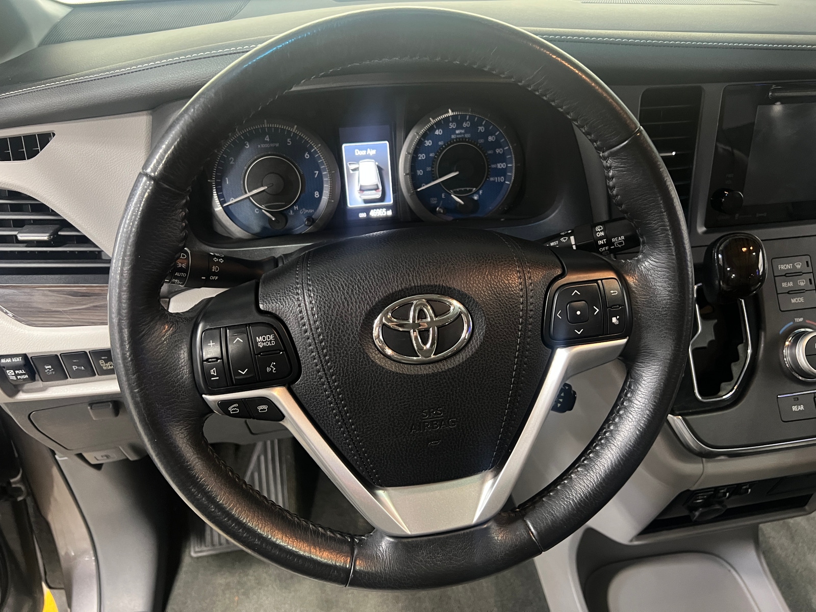 Thumbnail: 2017 Toyota Sienna - 4