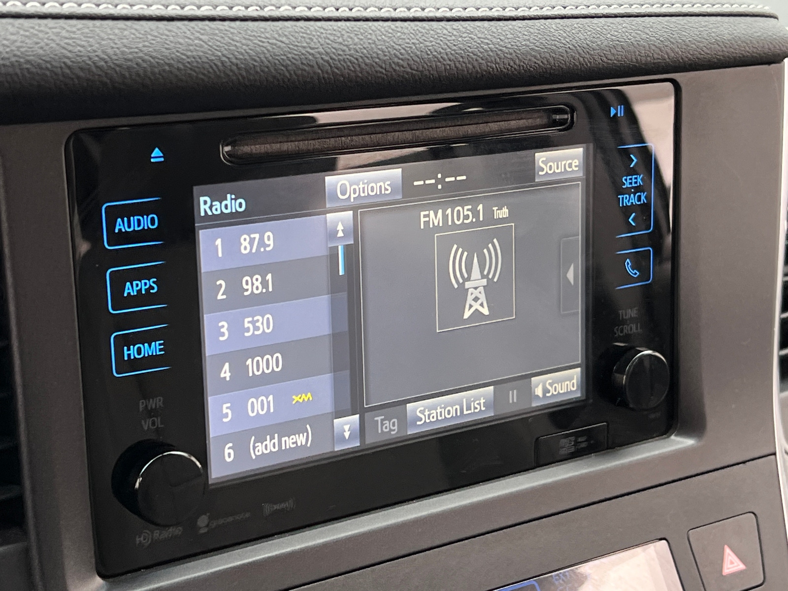 Thumbnail: 2017 Toyota Sienna - 3