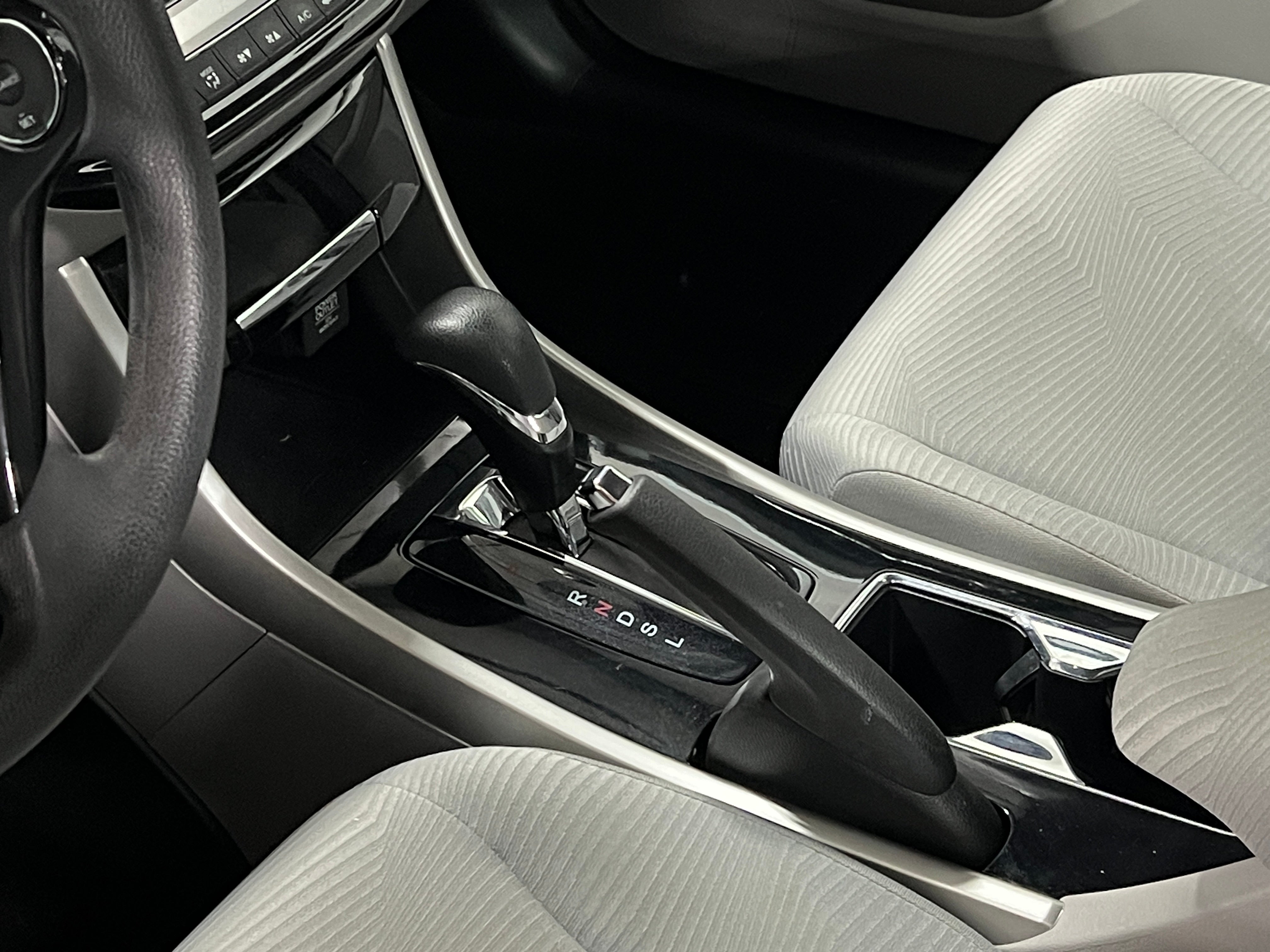 2017 Honda Accord LX - Photo 5