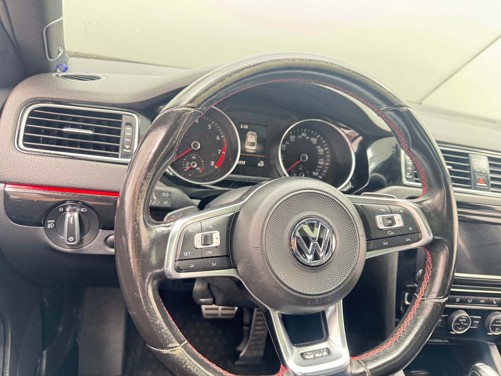 Thumbnail: 2017 Volkswagen Jetta - 4