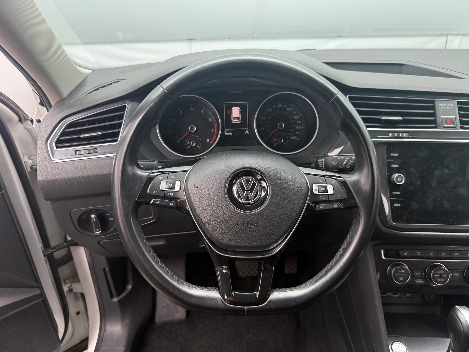 Thumbnail: 2018 Volkswagen Tiguan - 4