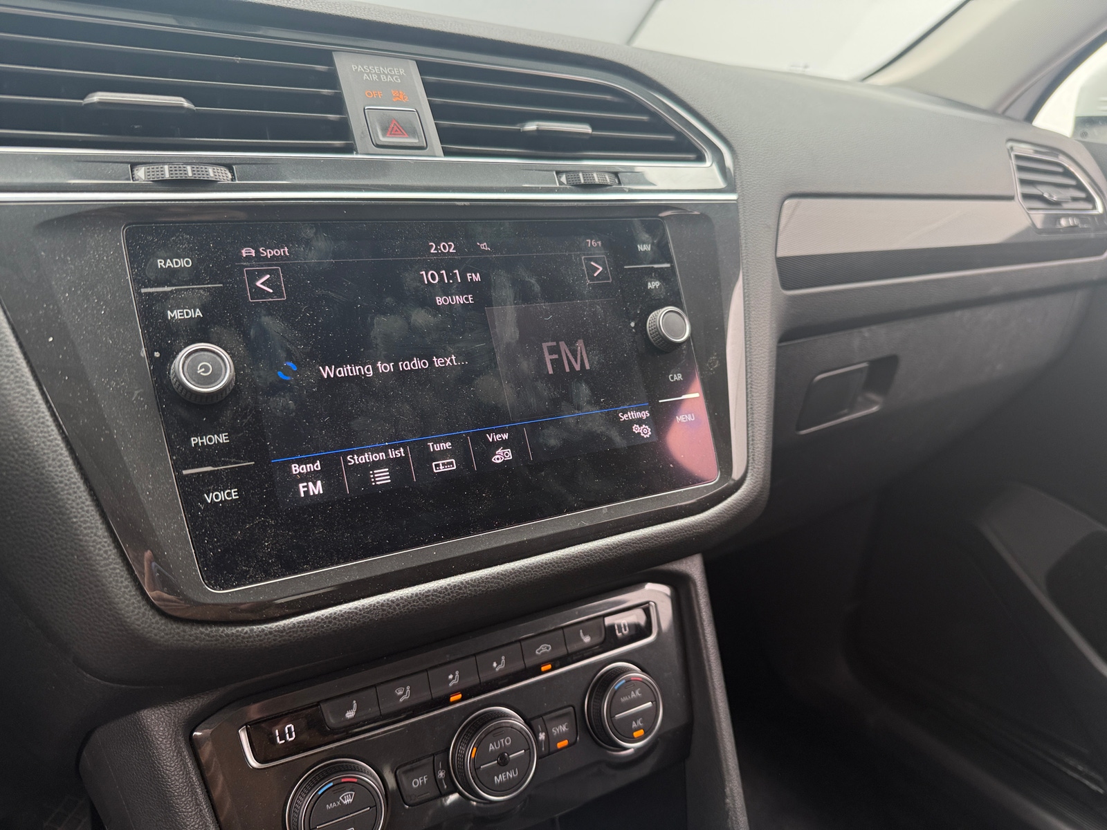 Thumbnail: 2018 Volkswagen Tiguan - 3