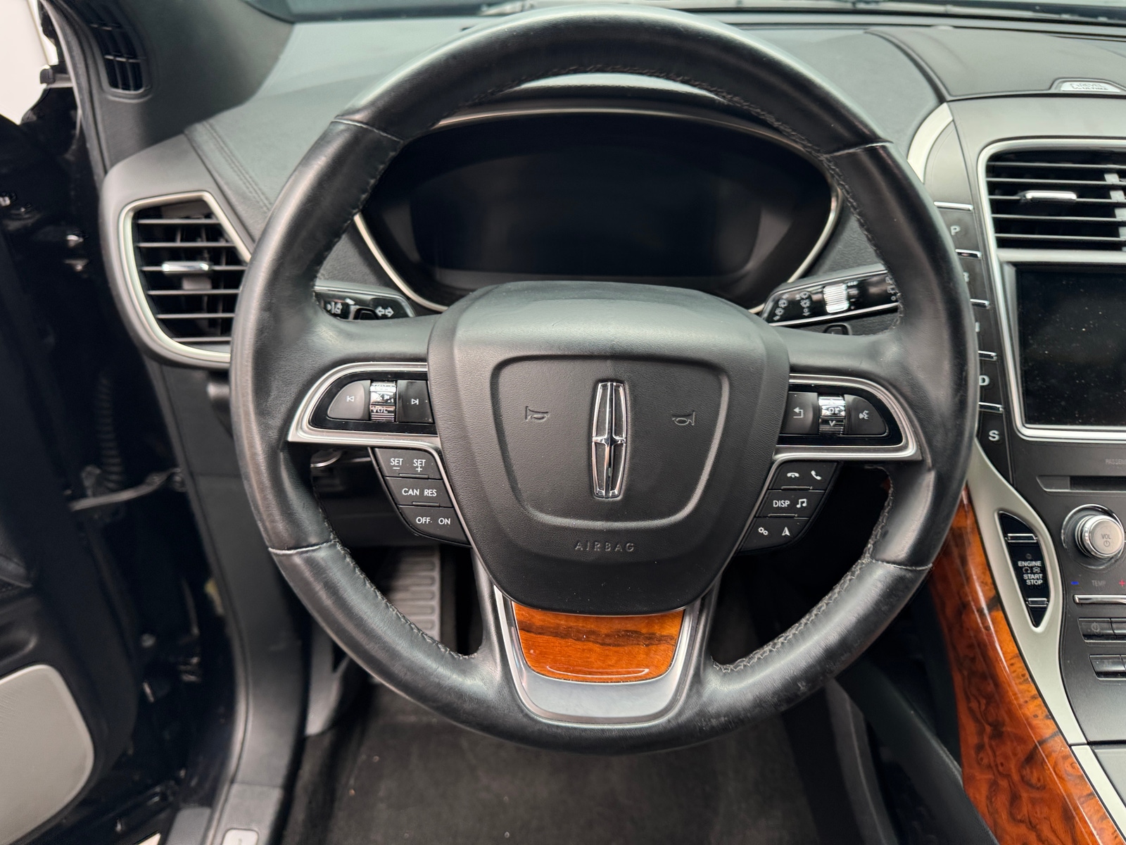 Thumbnail: 2019 Lincoln Nautilus - 4