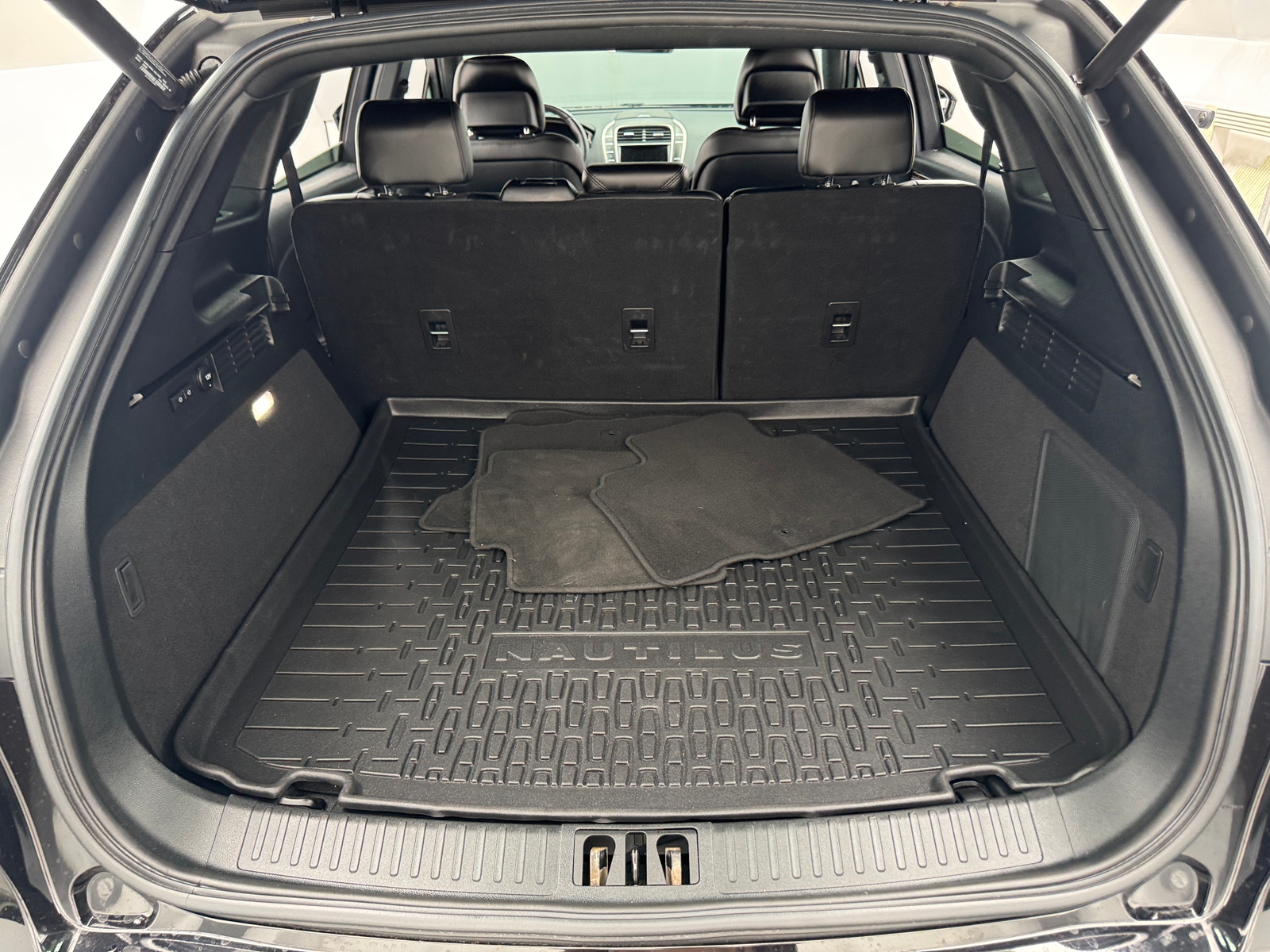 Thumbnail: 2019 Lincoln Nautilus - 6