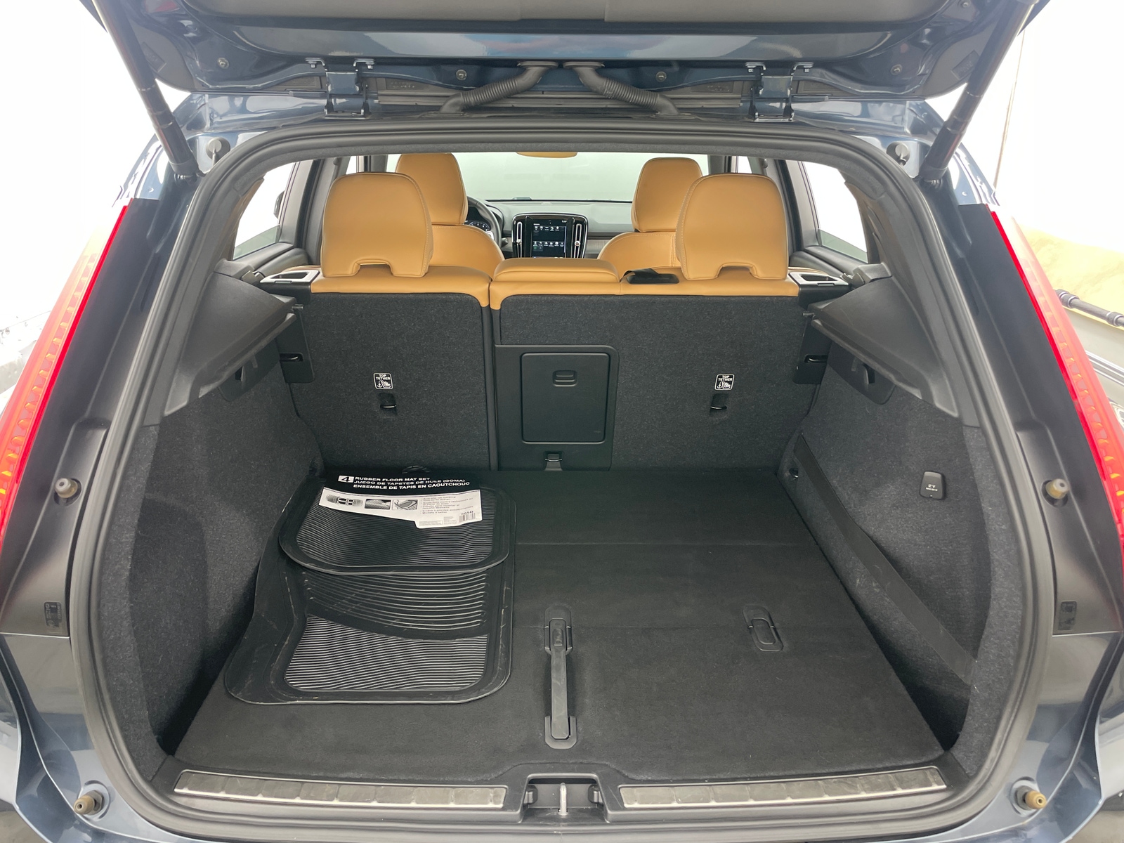 Thumbnail: 2021 Volvo XC40 - 6