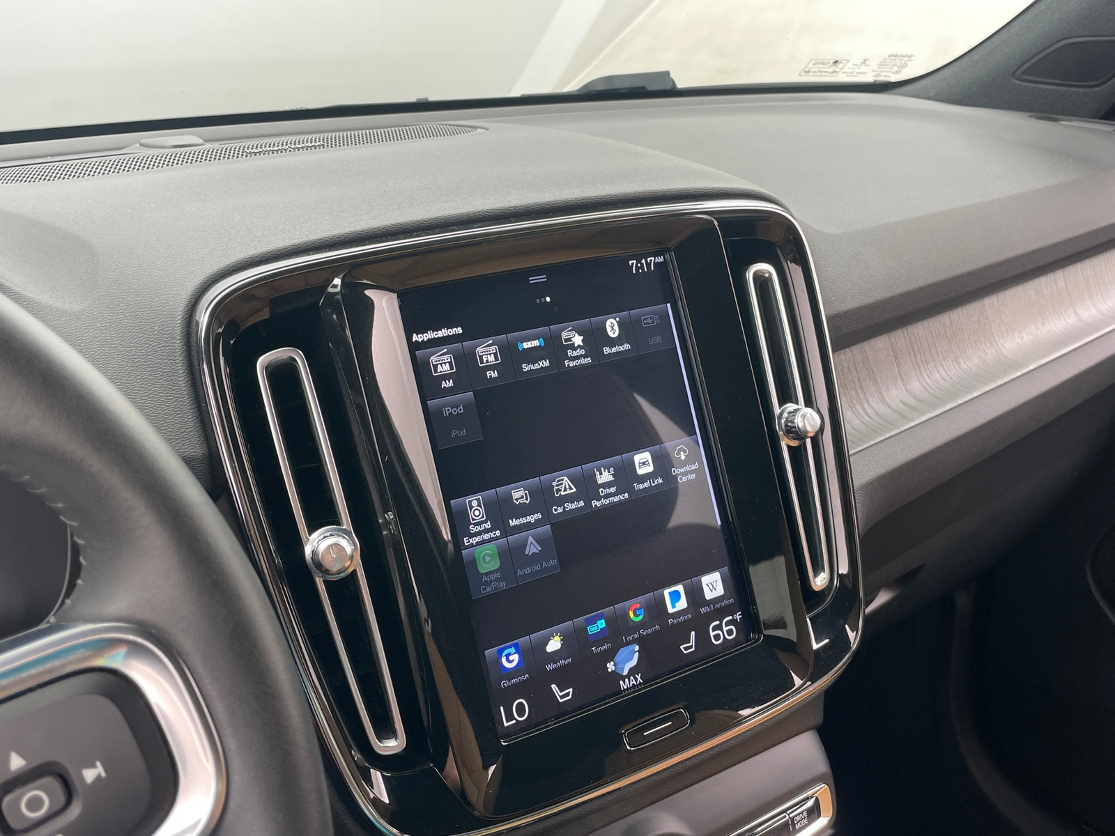 Thumbnail: 2021 Volvo XC40 - 3