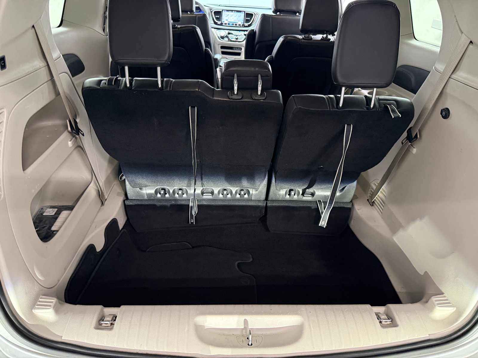 Thumbnail: 2024 Chrysler Pacifica - 6