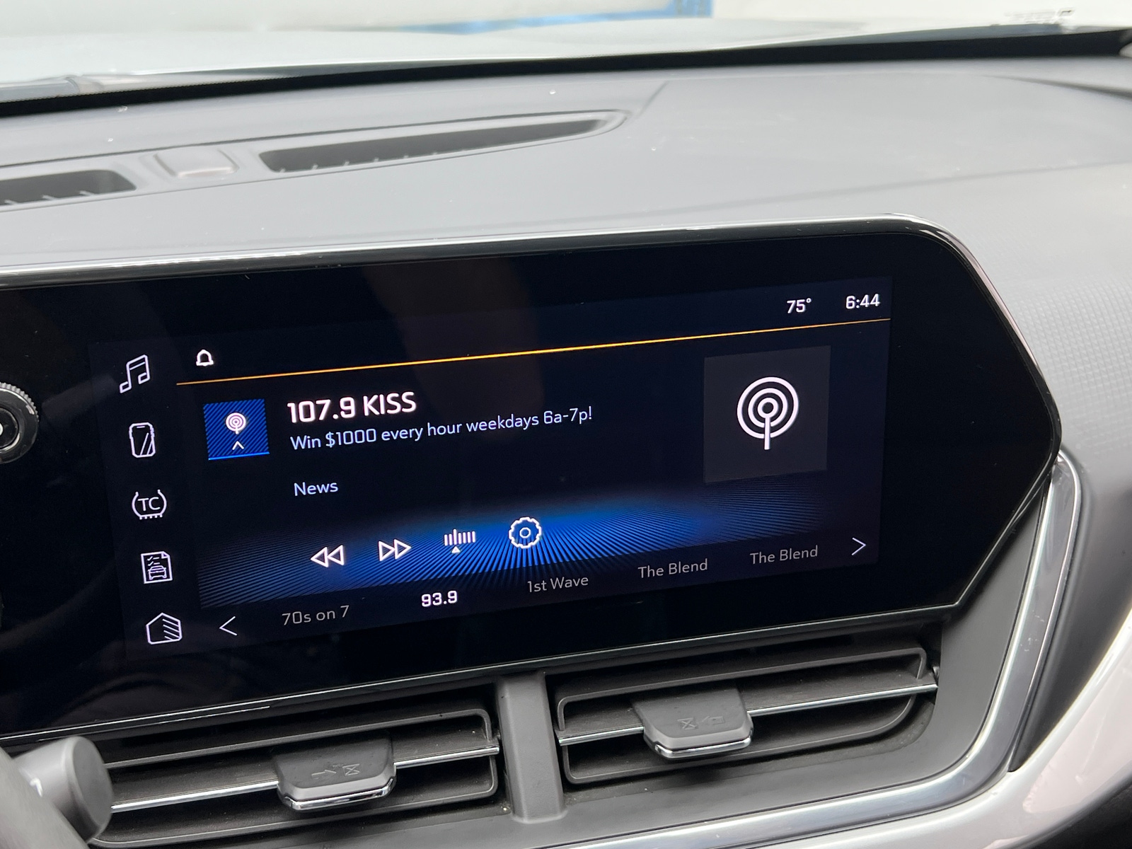 Thumbnail: 2025 Chevrolet Trax - 4