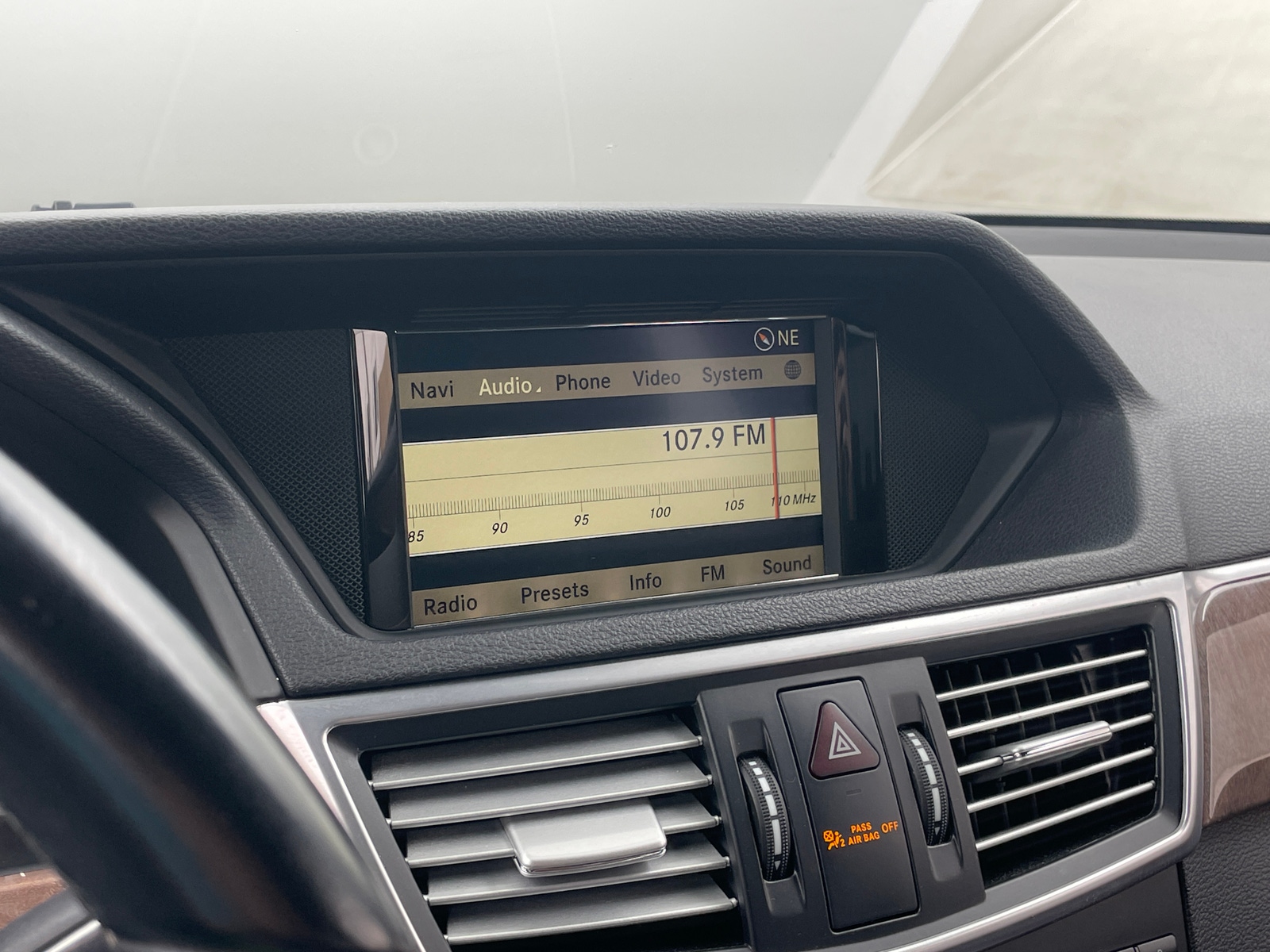 Thumbnail: 2012 Mercedes-Benz E-Class - 3