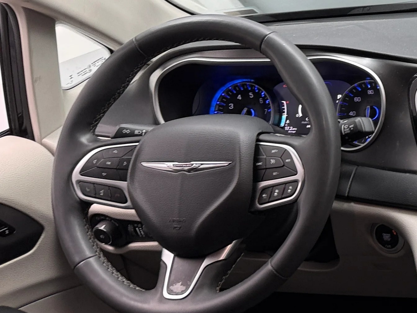 Thumbnail: 2024 Chrysler Pacifica - 4