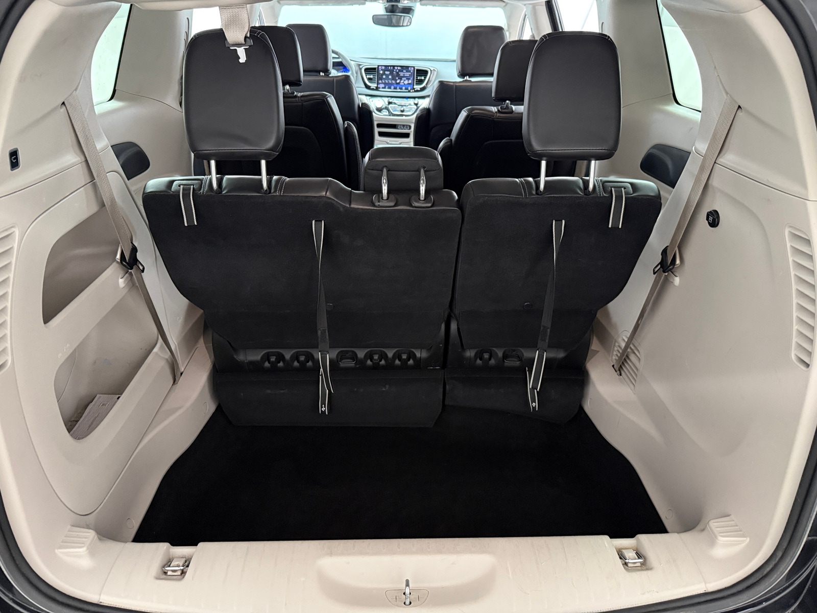 Thumbnail: 2024 Chrysler Pacifica - 6