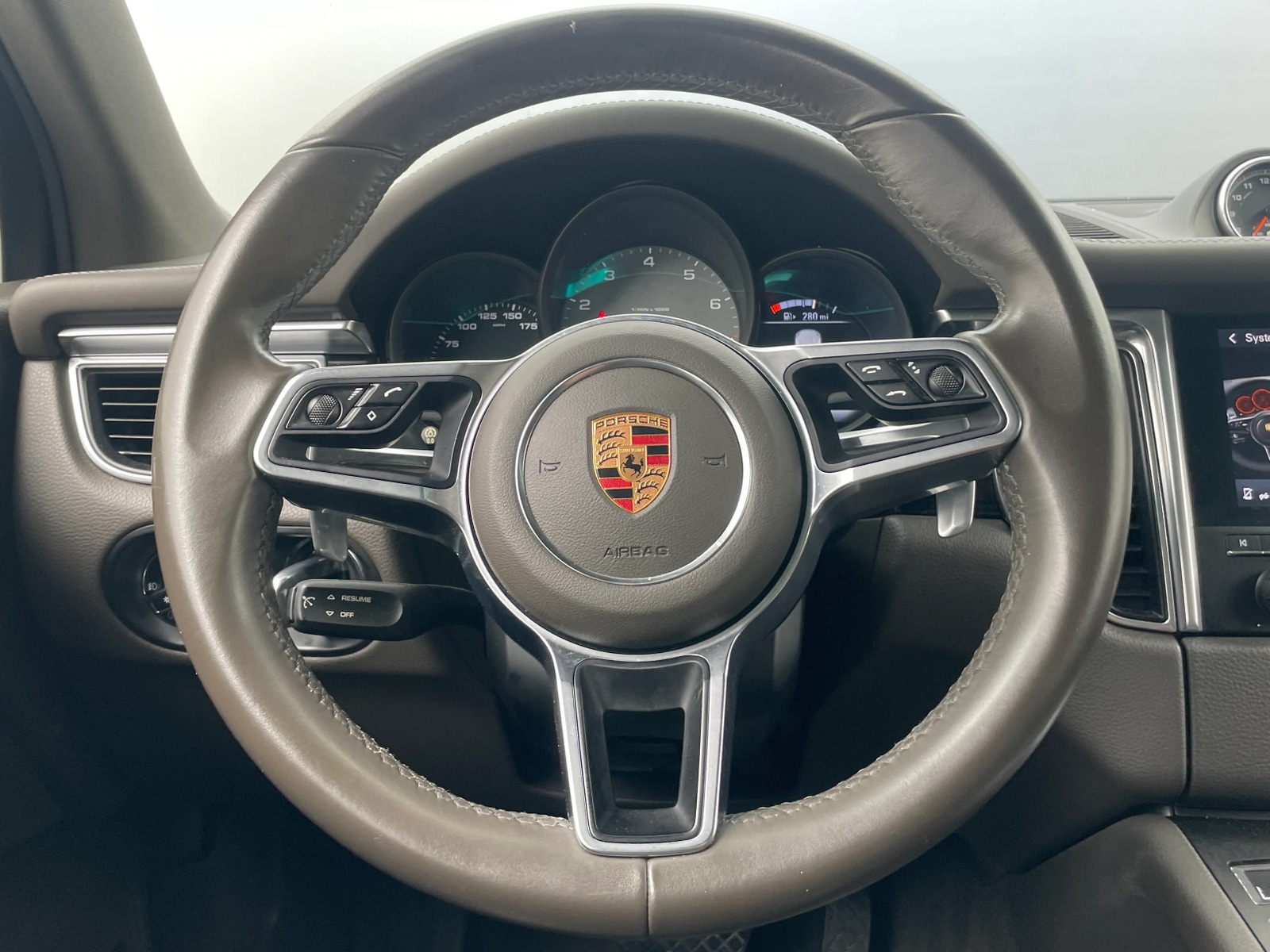 Thumbnail: 2018 Porsche Macan - 4