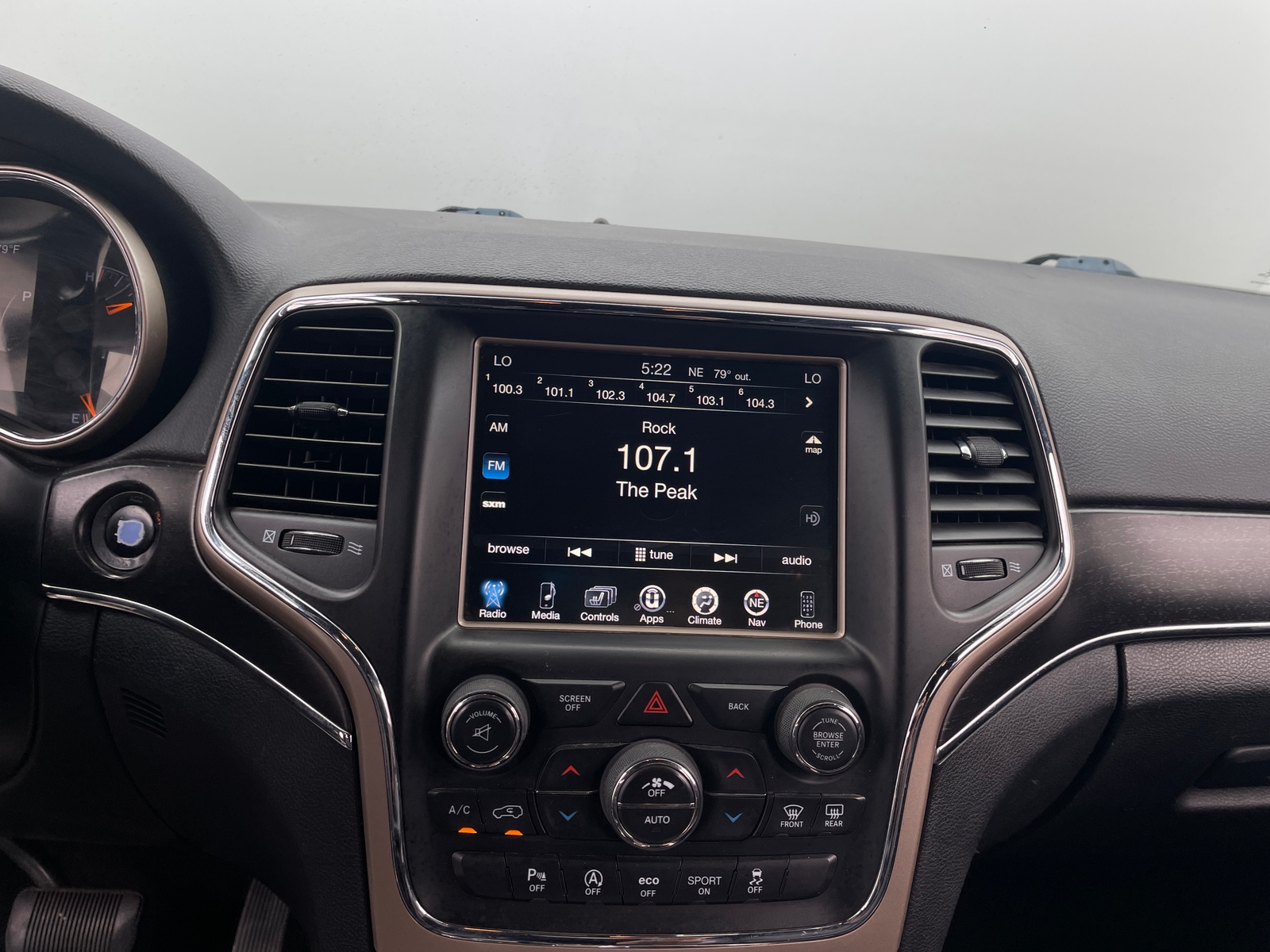 Thumbnail: 2017 Jeep Grand Cherokee - 3