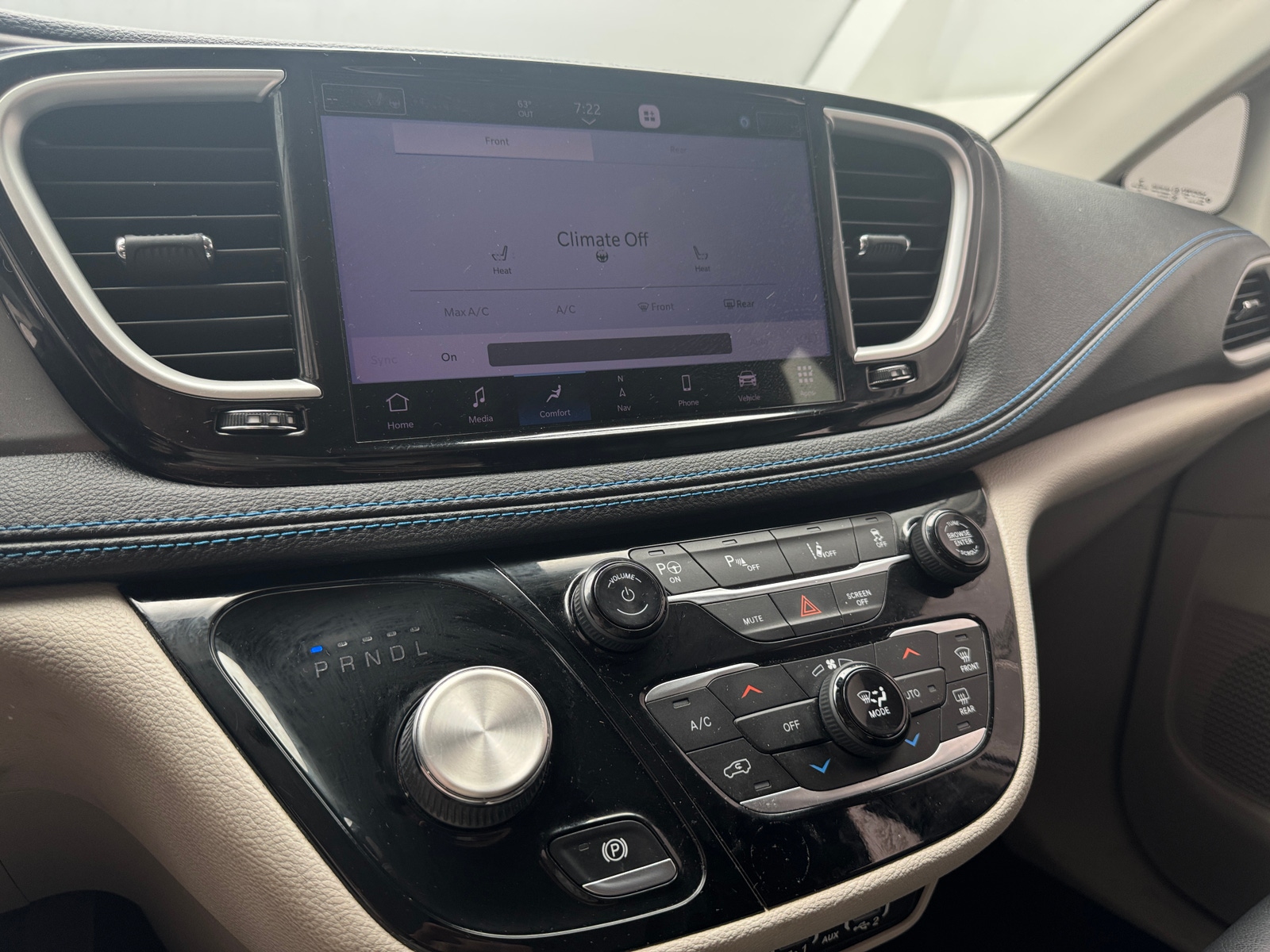 Thumbnail: 2021 Chrysler Pacifica - 3