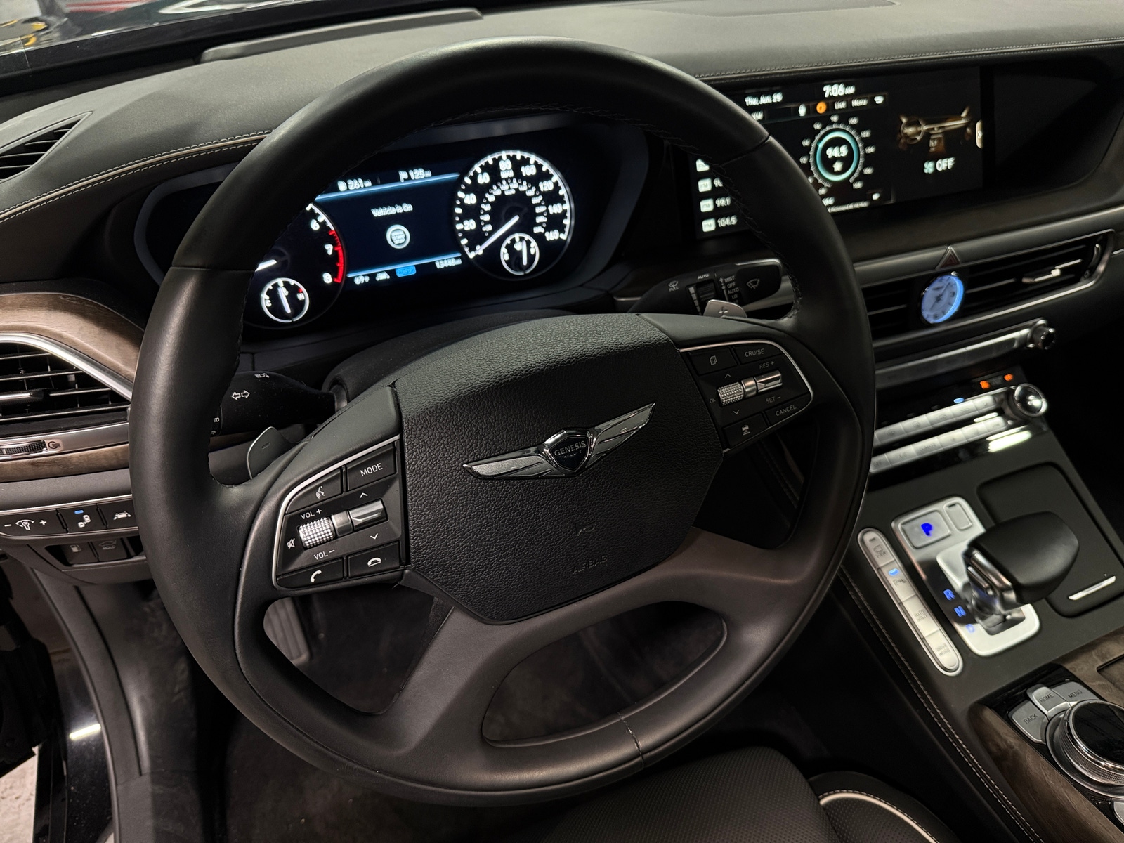Thumbnail: 2021 Genesis G90 - 4
