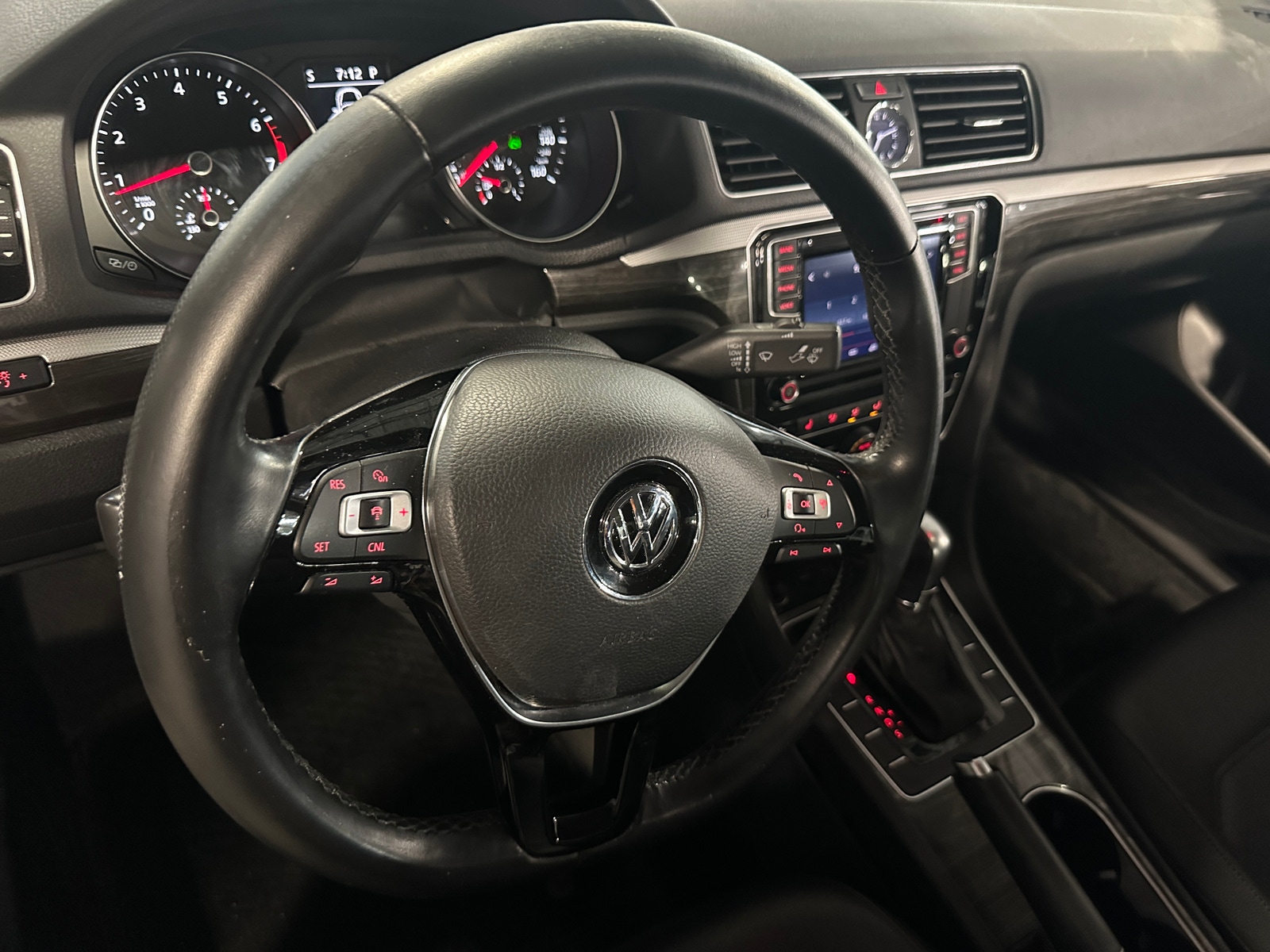 Thumbnail: 2016 Volkswagen Passat - 4