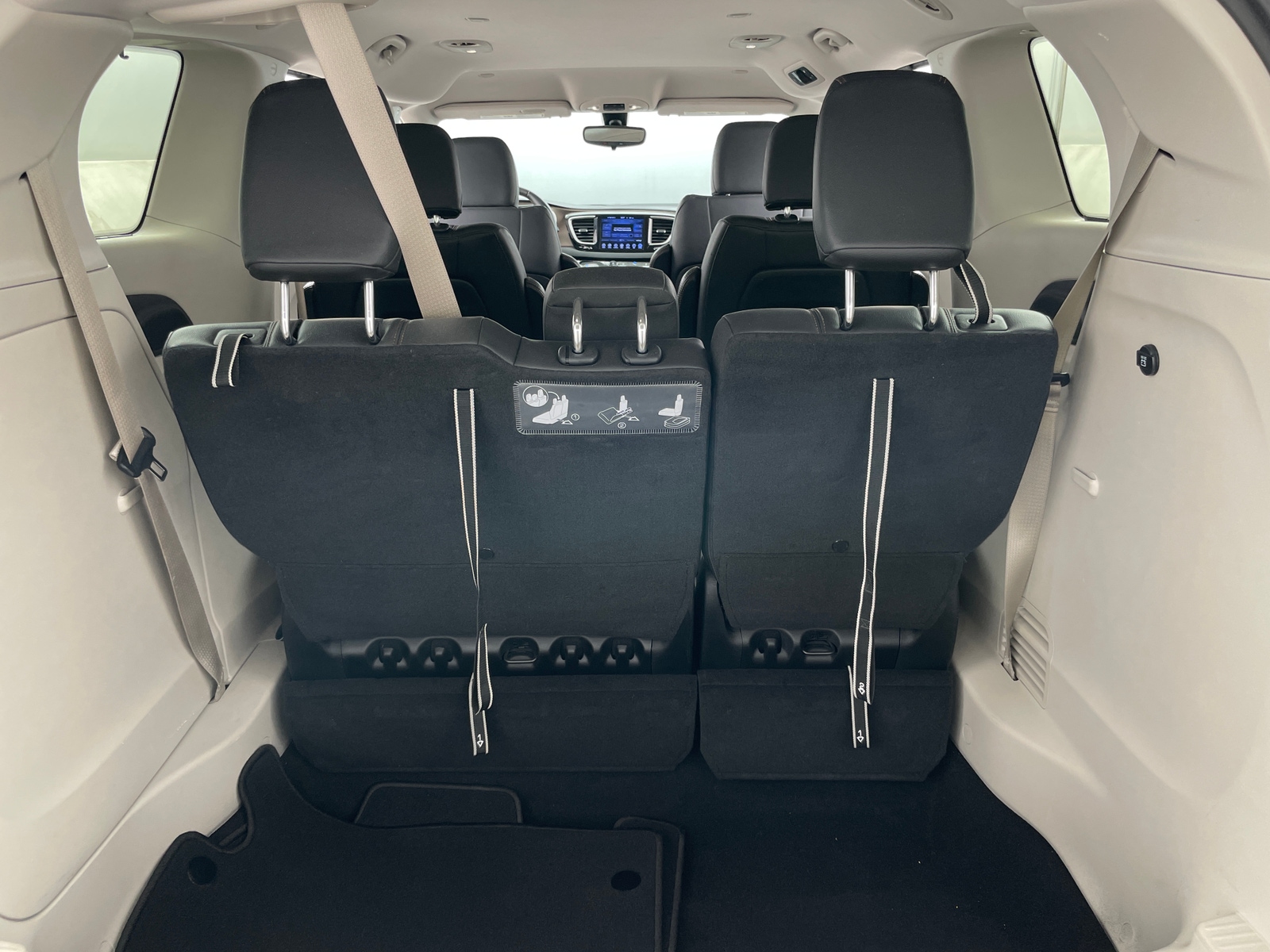 Thumbnail: 2017 Chrysler Pacifica - 6