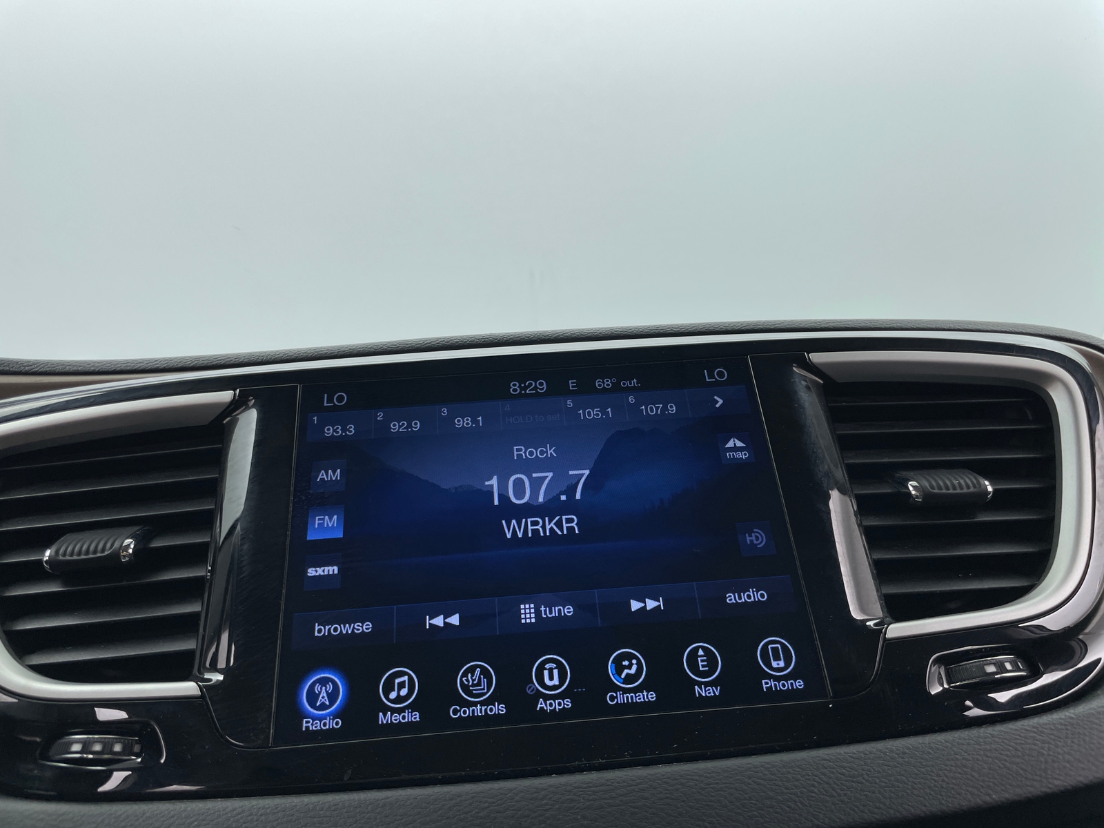 Thumbnail: 2017 Chrysler Pacifica - 3