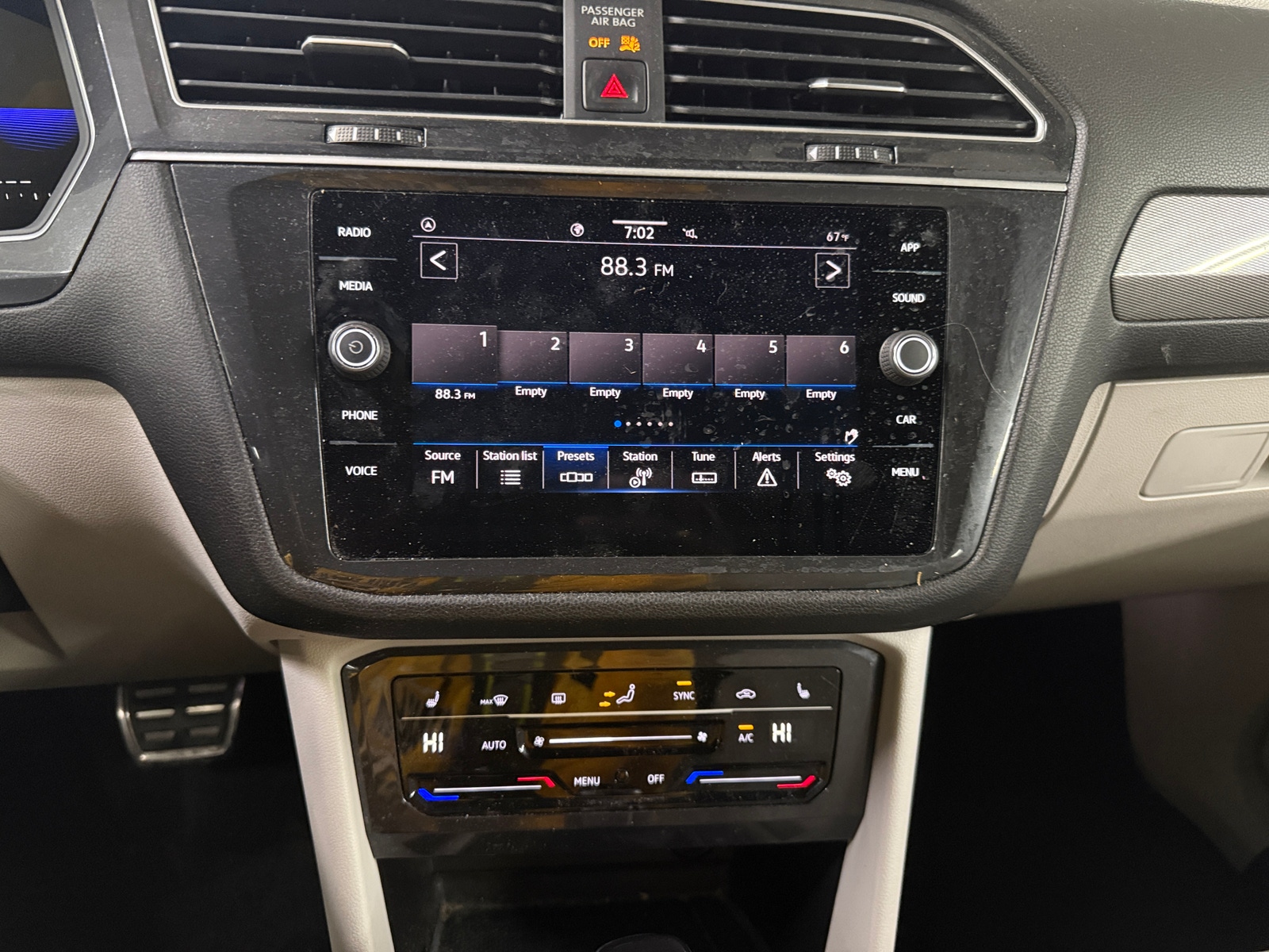 Thumbnail: 2023 Volkswagen Tiguan - 3