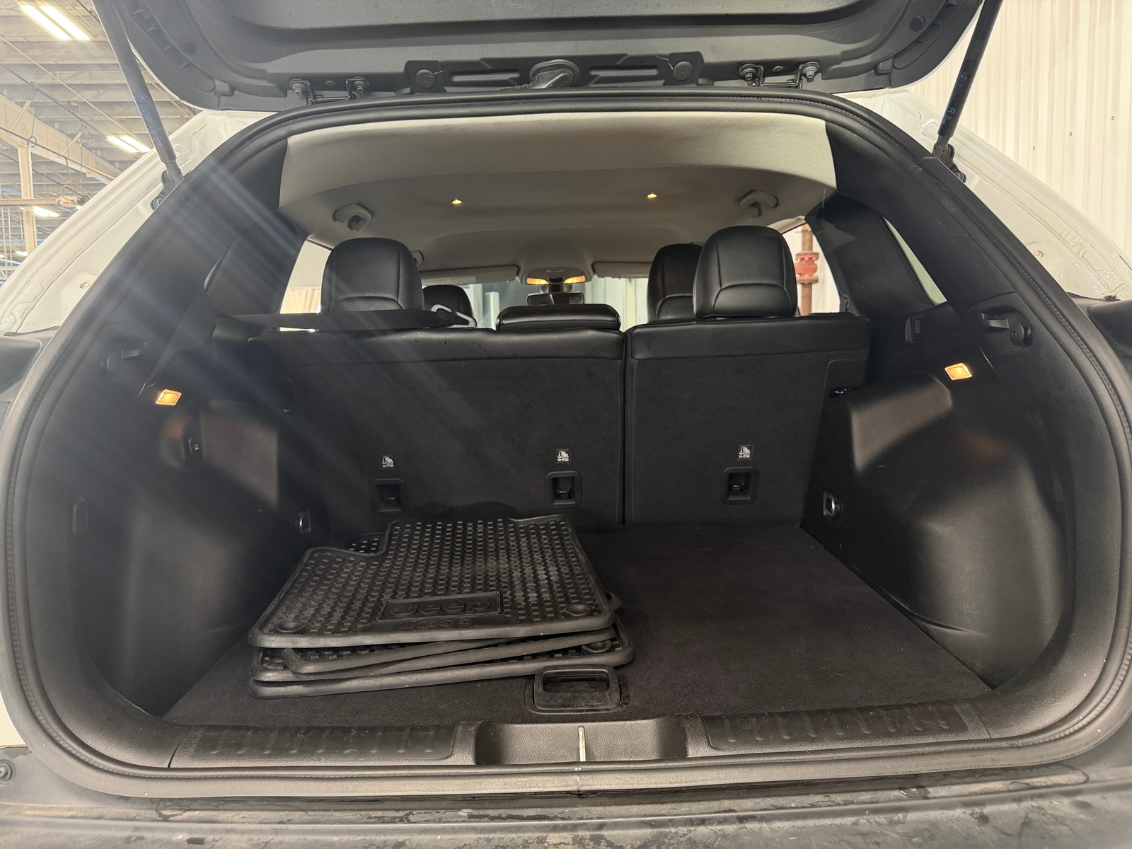 Thumbnail: 2020 Jeep Cherokee - 7