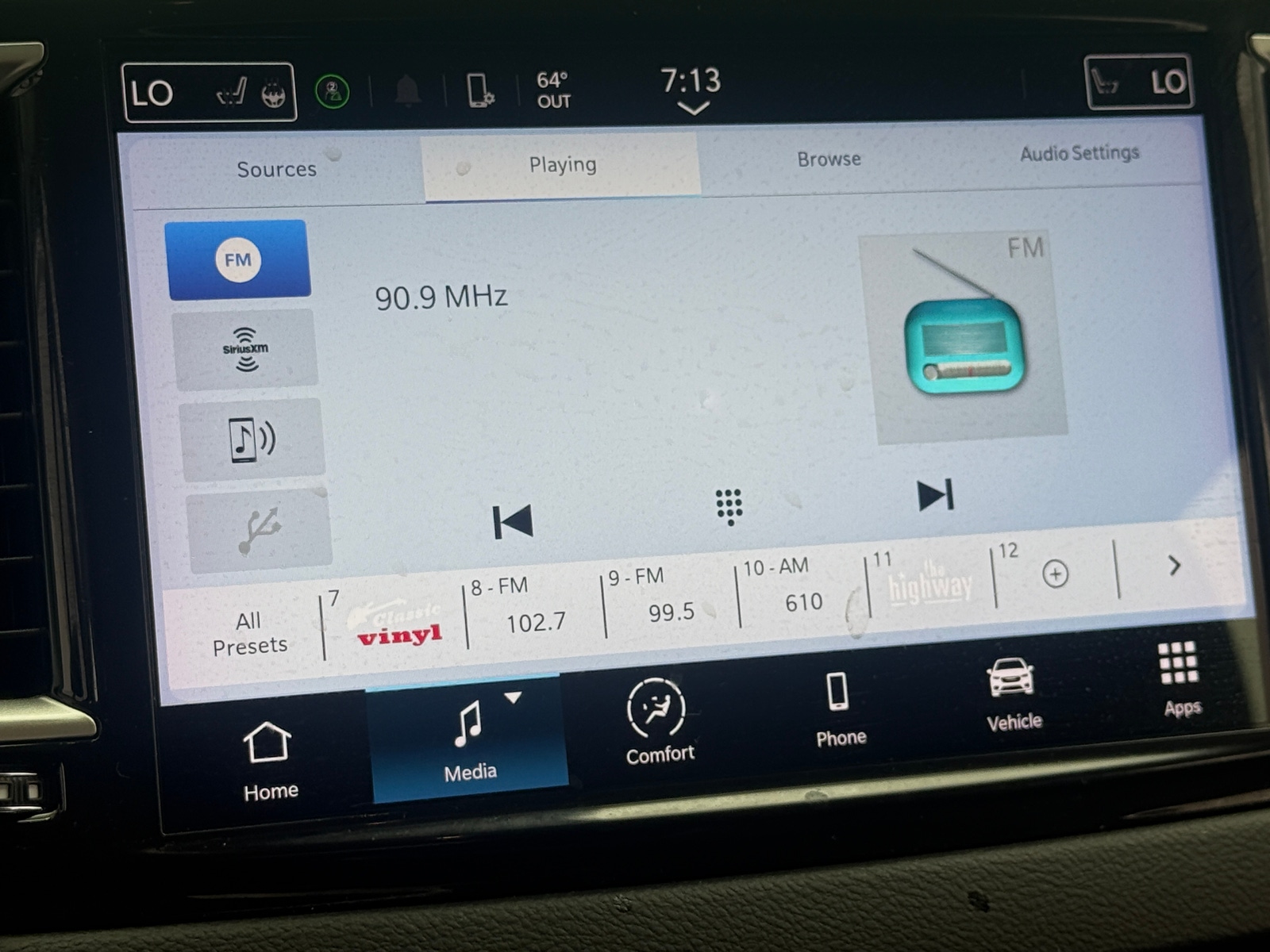 Thumbnail: 2024 Chrysler Pacifica - 3