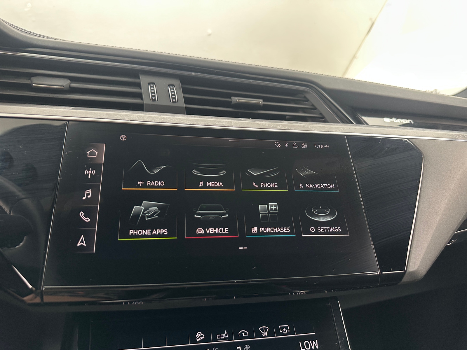 Thumbnail: 2019 Audi e-tron - 3