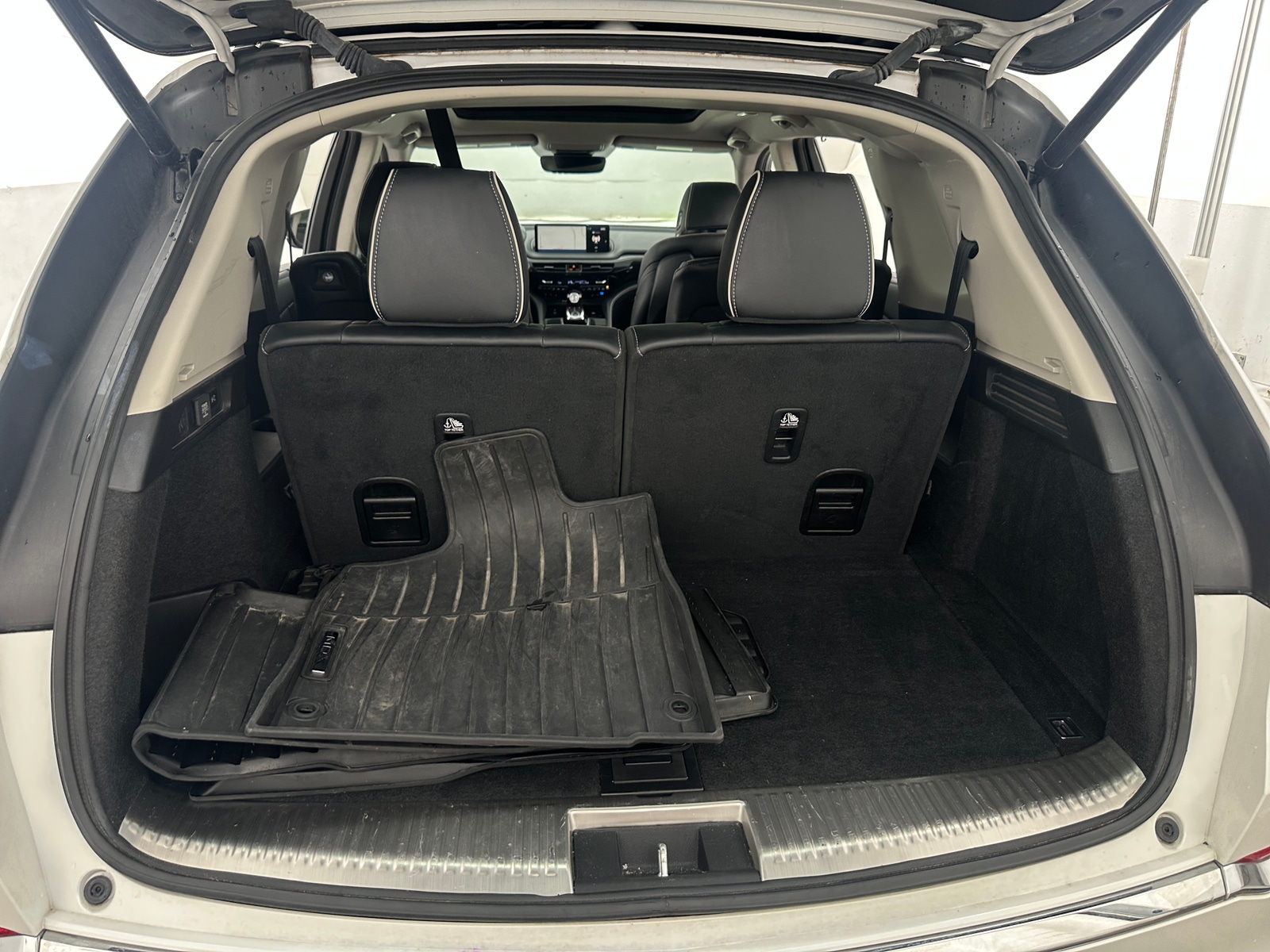 Thumbnail: 2023 Acura MDX - 6