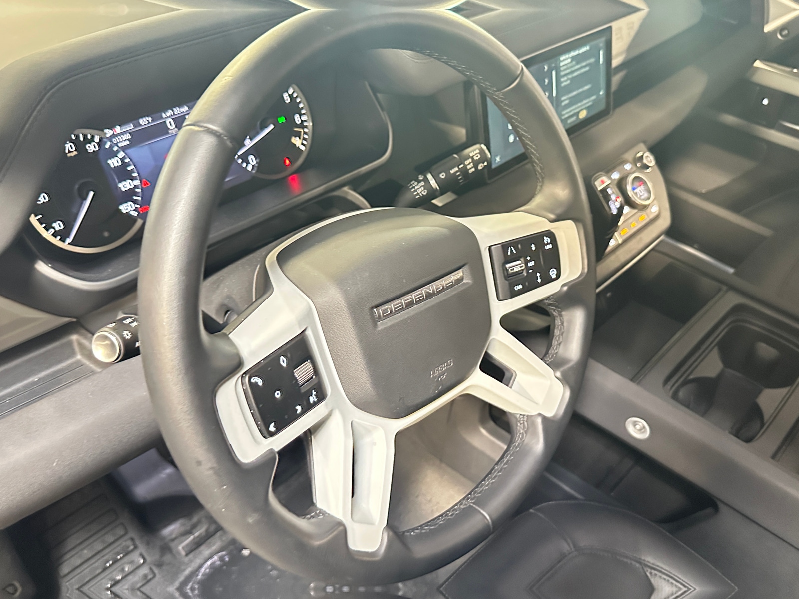 Thumbnail: 2023 Land Rover Defender - 4