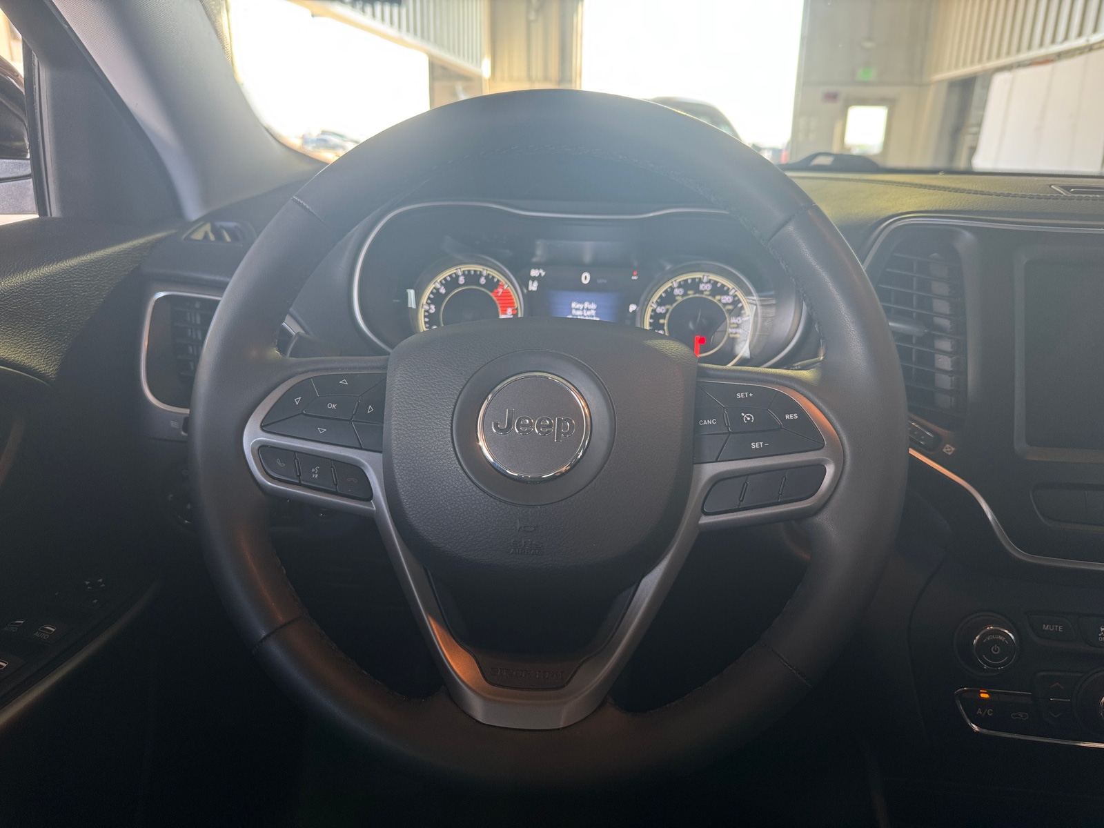 Thumbnail: 2022 Jeep Cherokee - 4