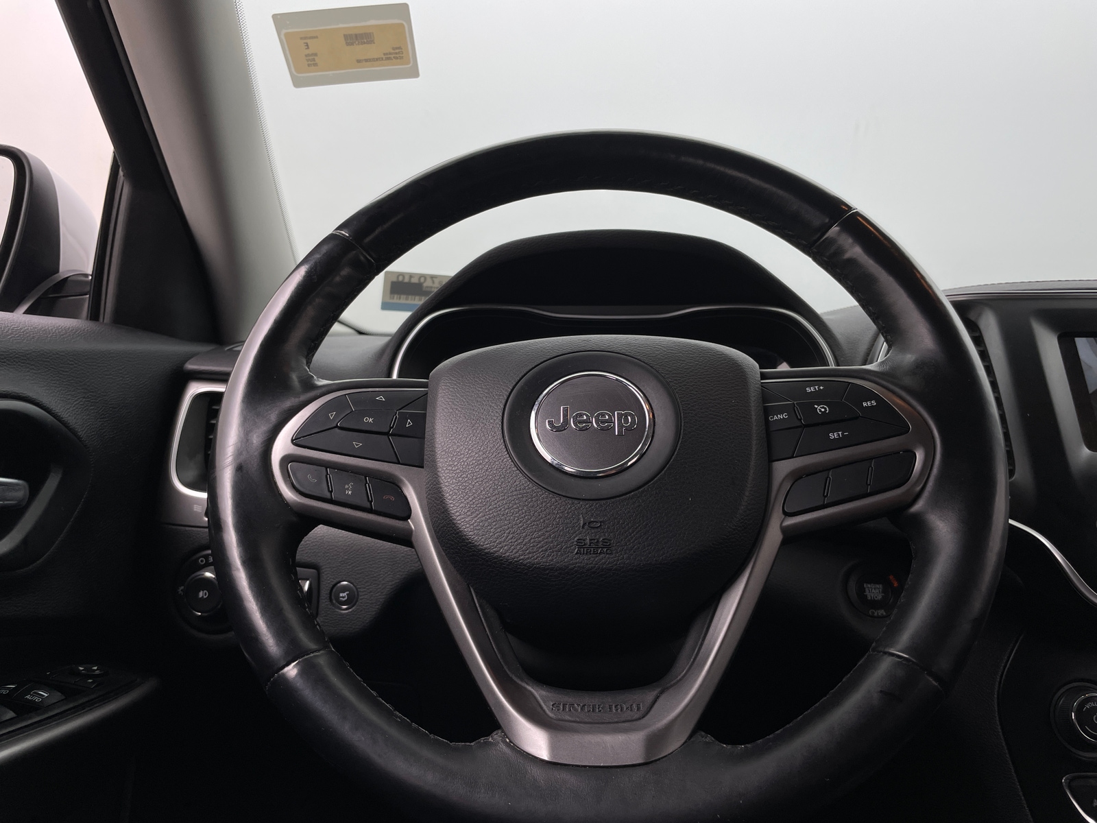 Thumbnail: 2019 Jeep Cherokee - 5