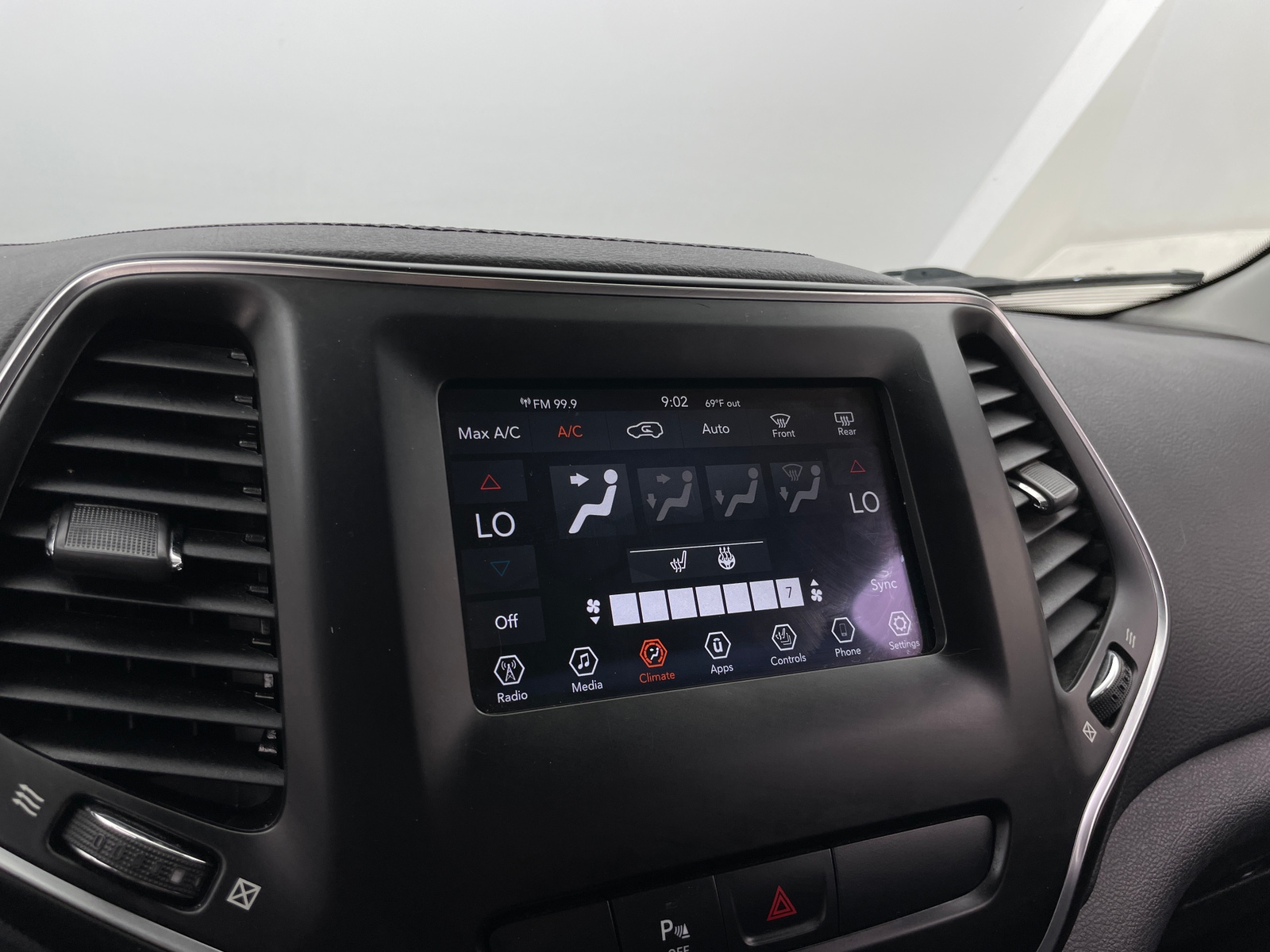 Thumbnail: 2019 Jeep Cherokee - 4
