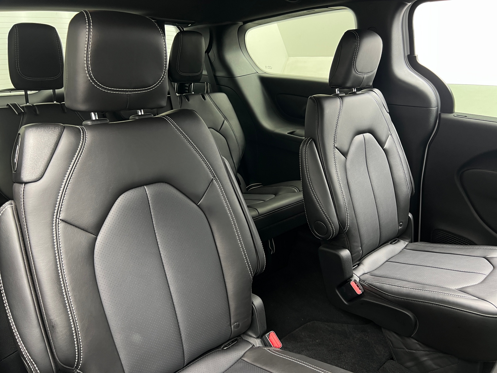 Thumbnail: 2026 Chrysler Pacifica - 5