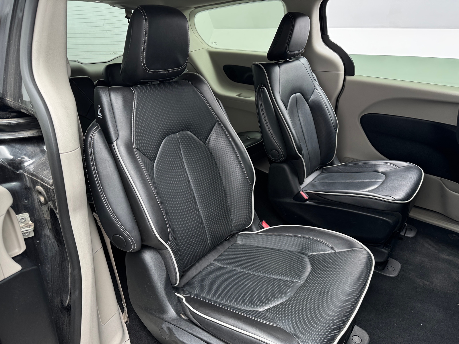 Thumbnail: 2023 Chrysler Pacifica - 5