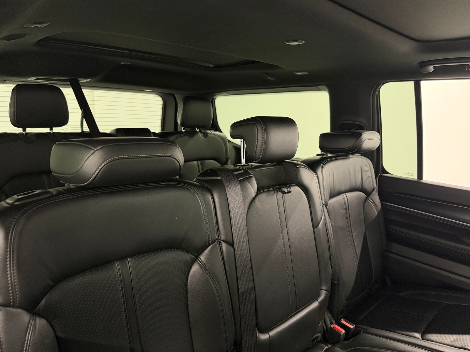 Thumbnail: 2023 Jeep Wagoneer - 5
