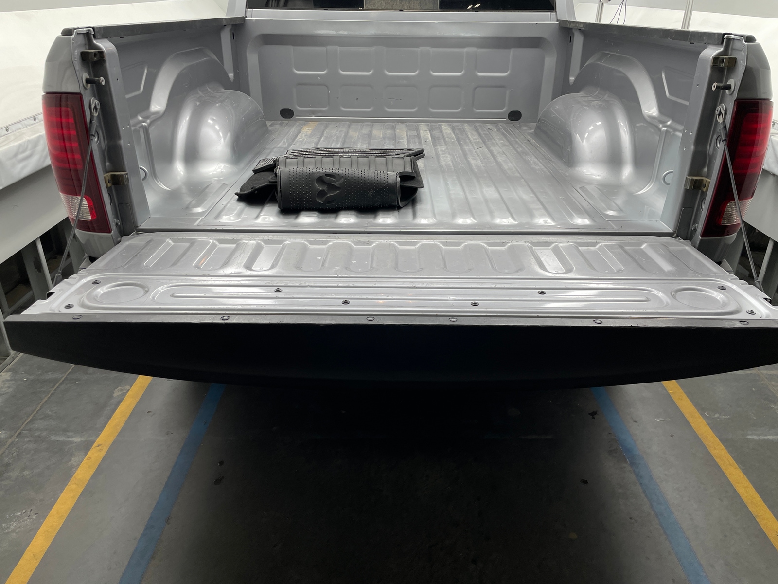 Thumbnail: 2019 RAM 1500 Classic - 7
