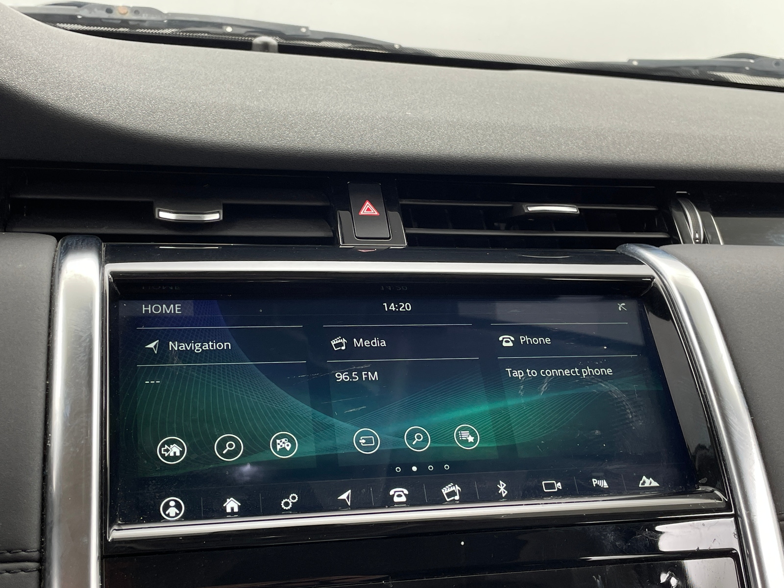 Thumbnail: 2020 Land Rover Discovery Sport - 4