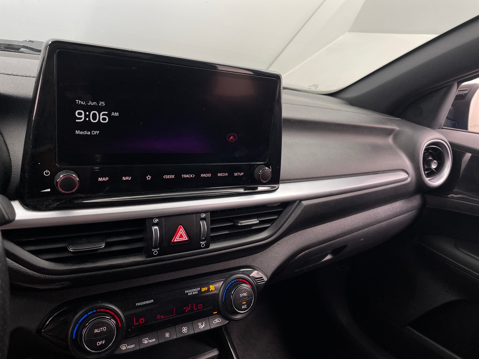 Thumbnail: 2024 Kia Forte - 4