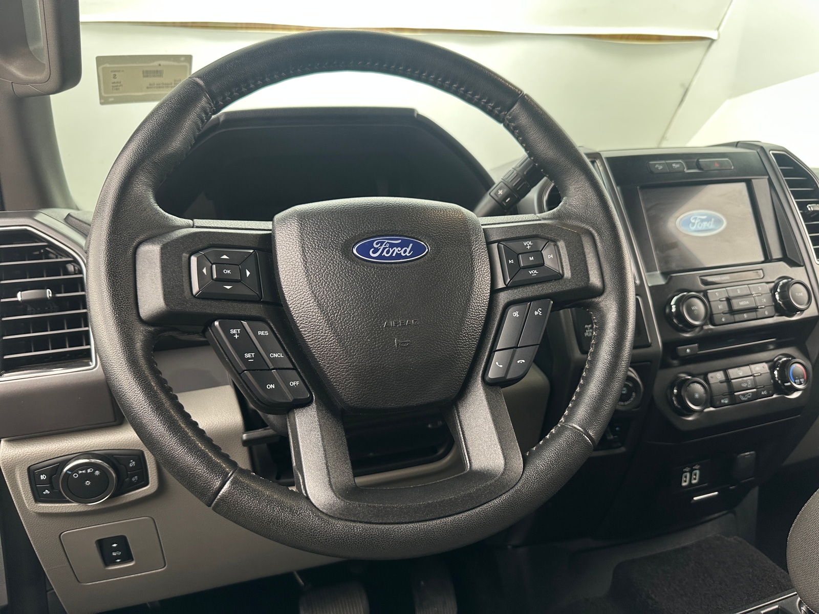 Thumbnail: 2017 Ford Econoline - 5