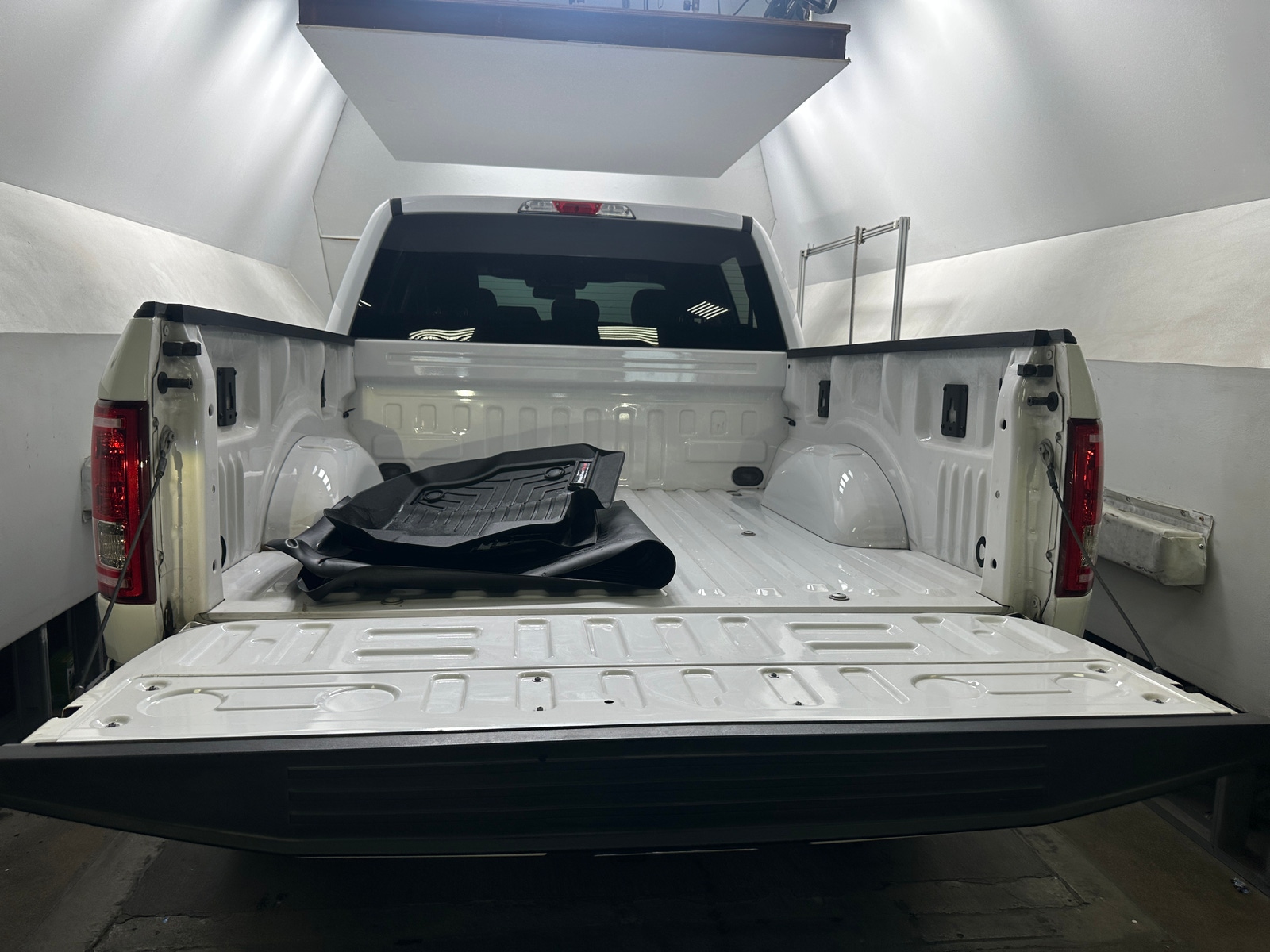 Thumbnail: 2017 Ford Econoline - 7