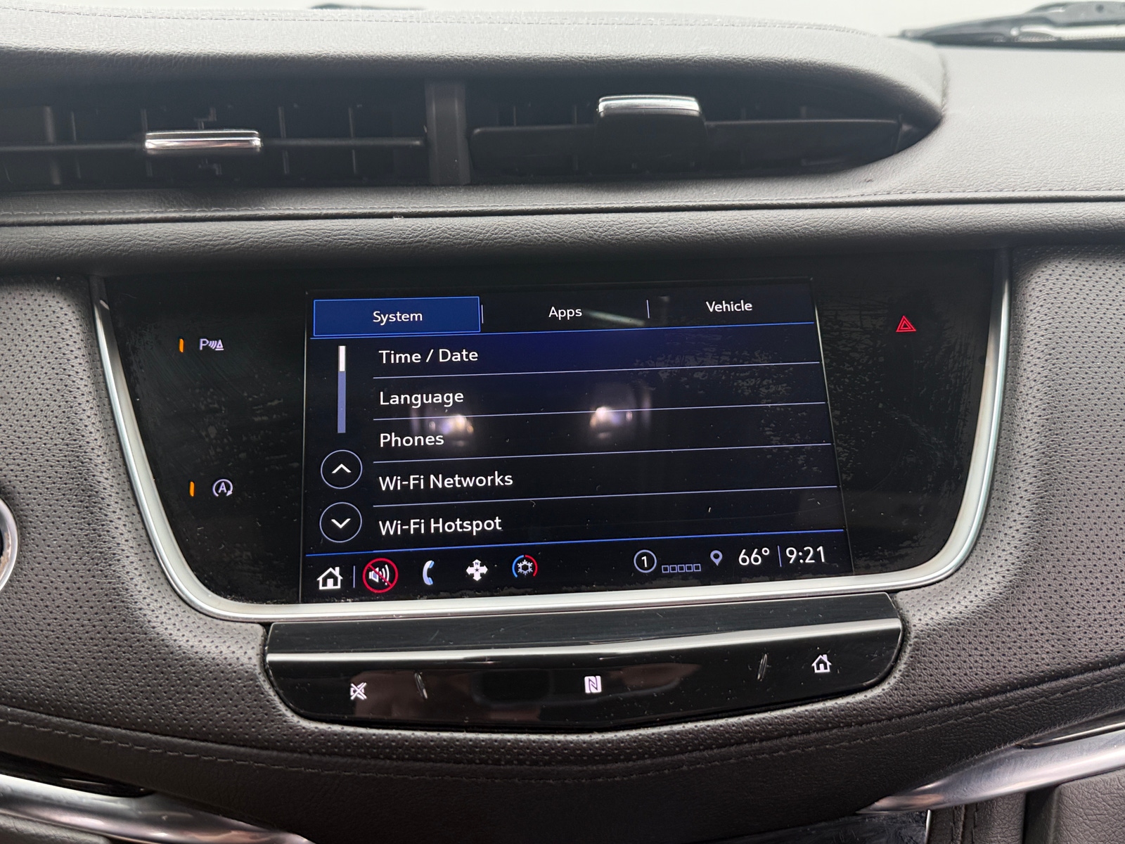 Thumbnail: 2021 Cadillac XT5 - 3