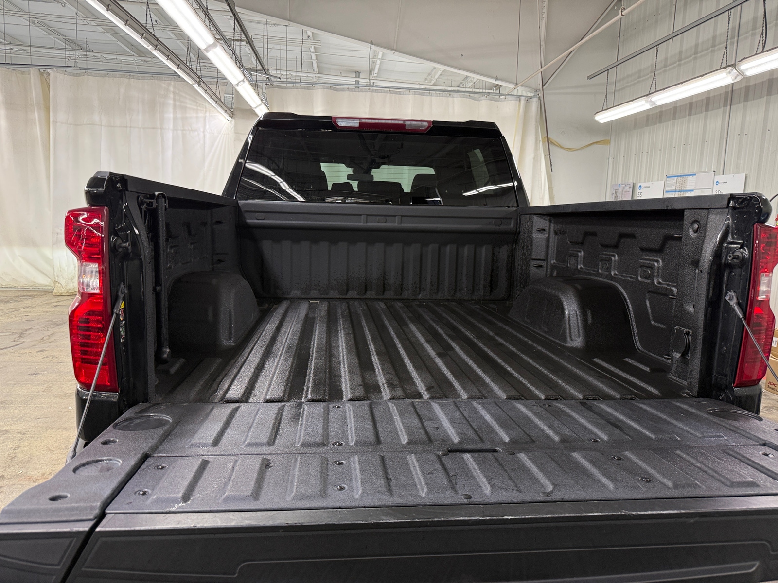 Thumbnail: 2023 Chevrolet Silverado 1500 - 7