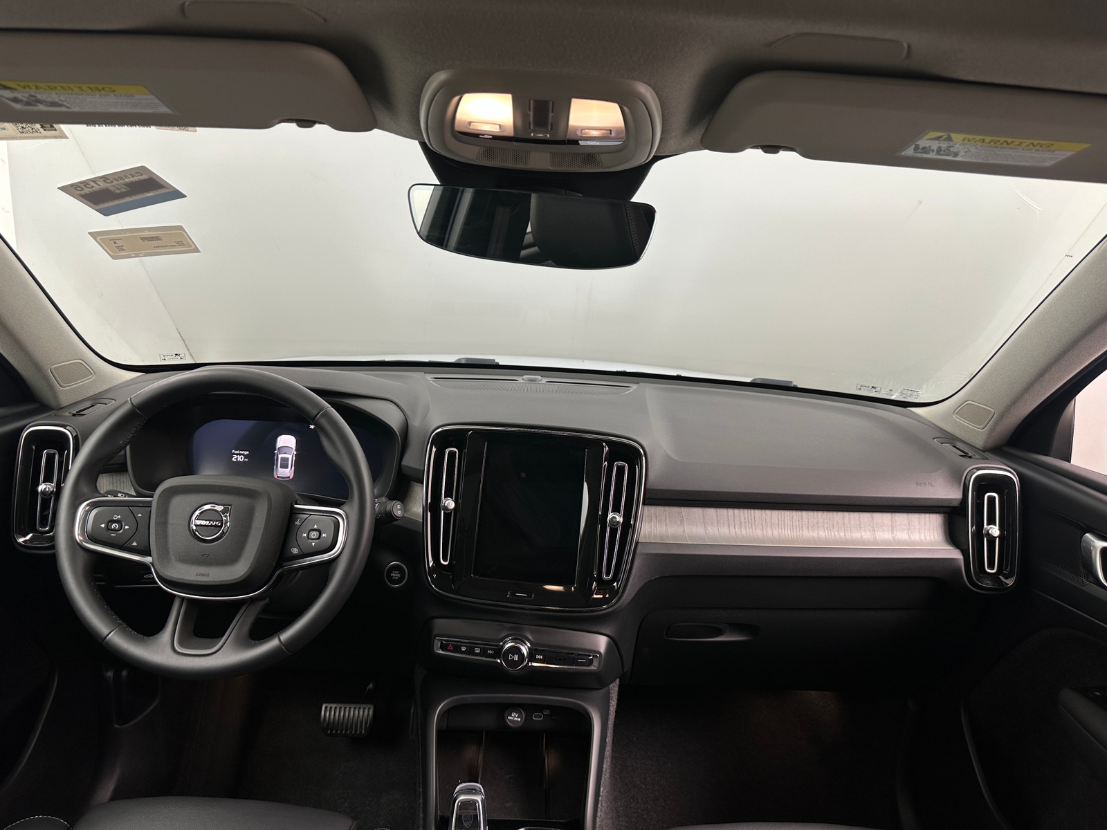 Thumbnail: 2026 Volvo XC40 - 2